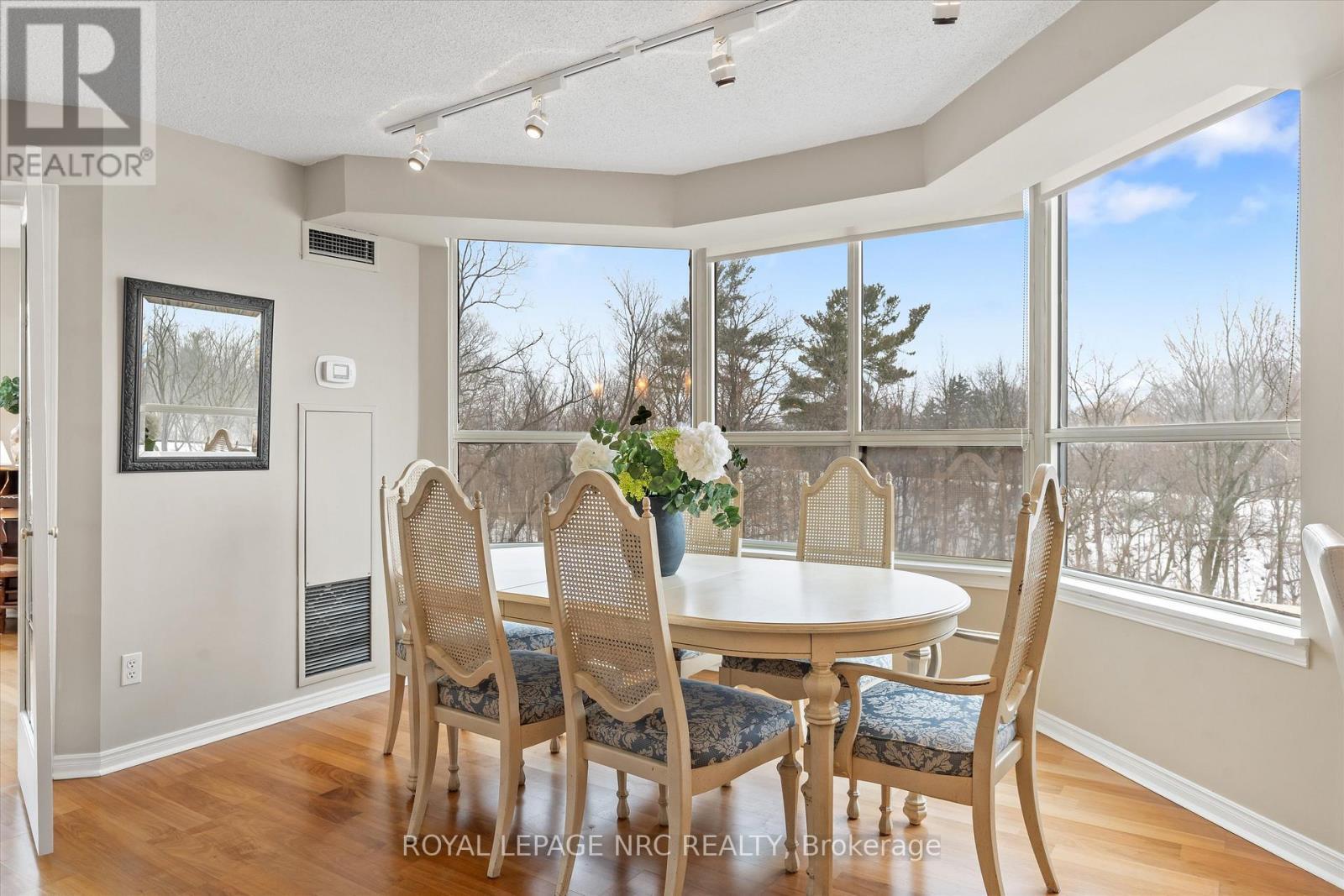 












303 - 3 TOWERING HTS BOULEVARD

,
St. Catharines (Glendale/Glenridge),




Ontario
L2T4A4

