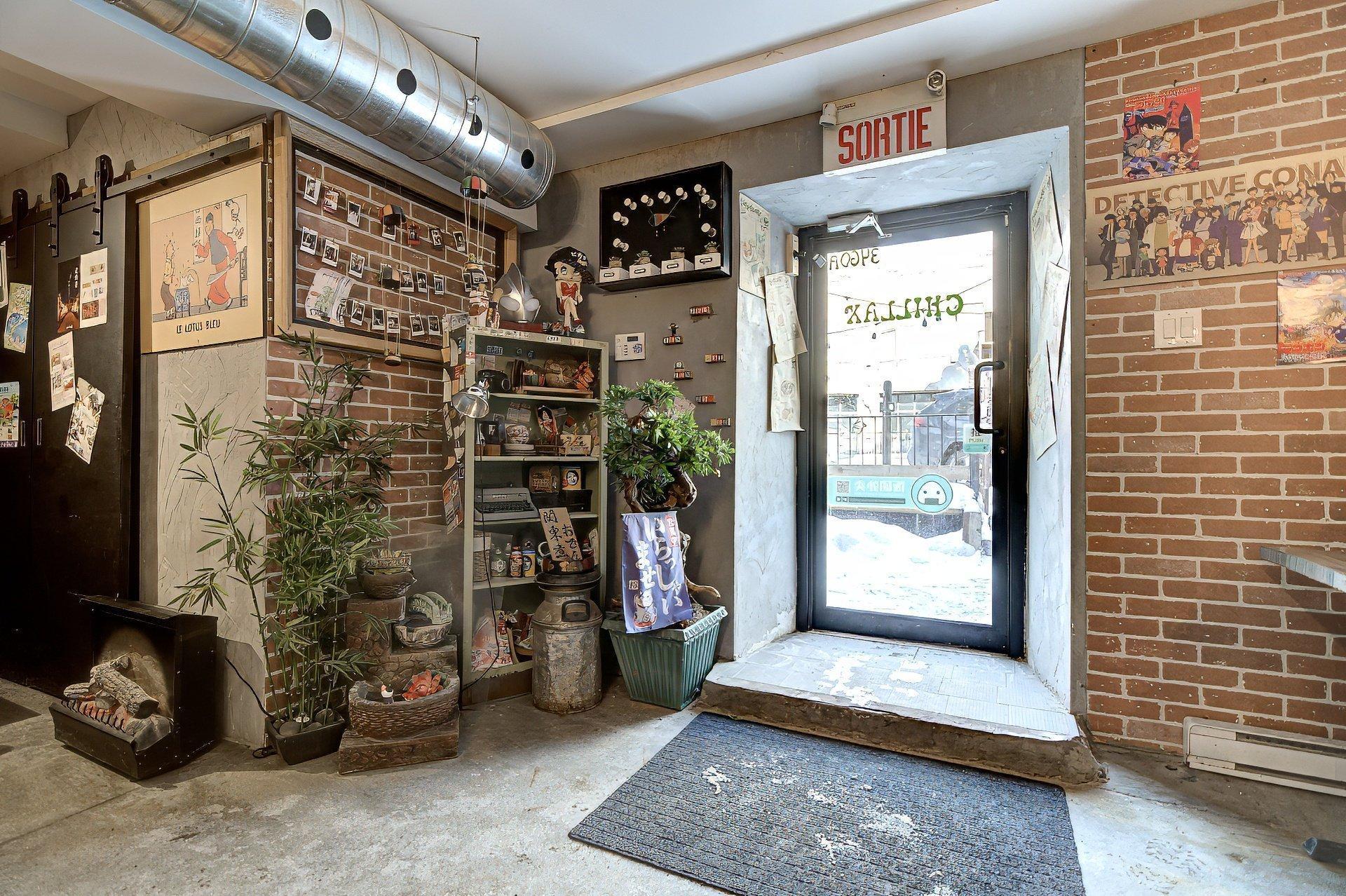 









3460A


Av. du Parc

,
Montréal (Ville-Marie),




QC
H2X2H5

