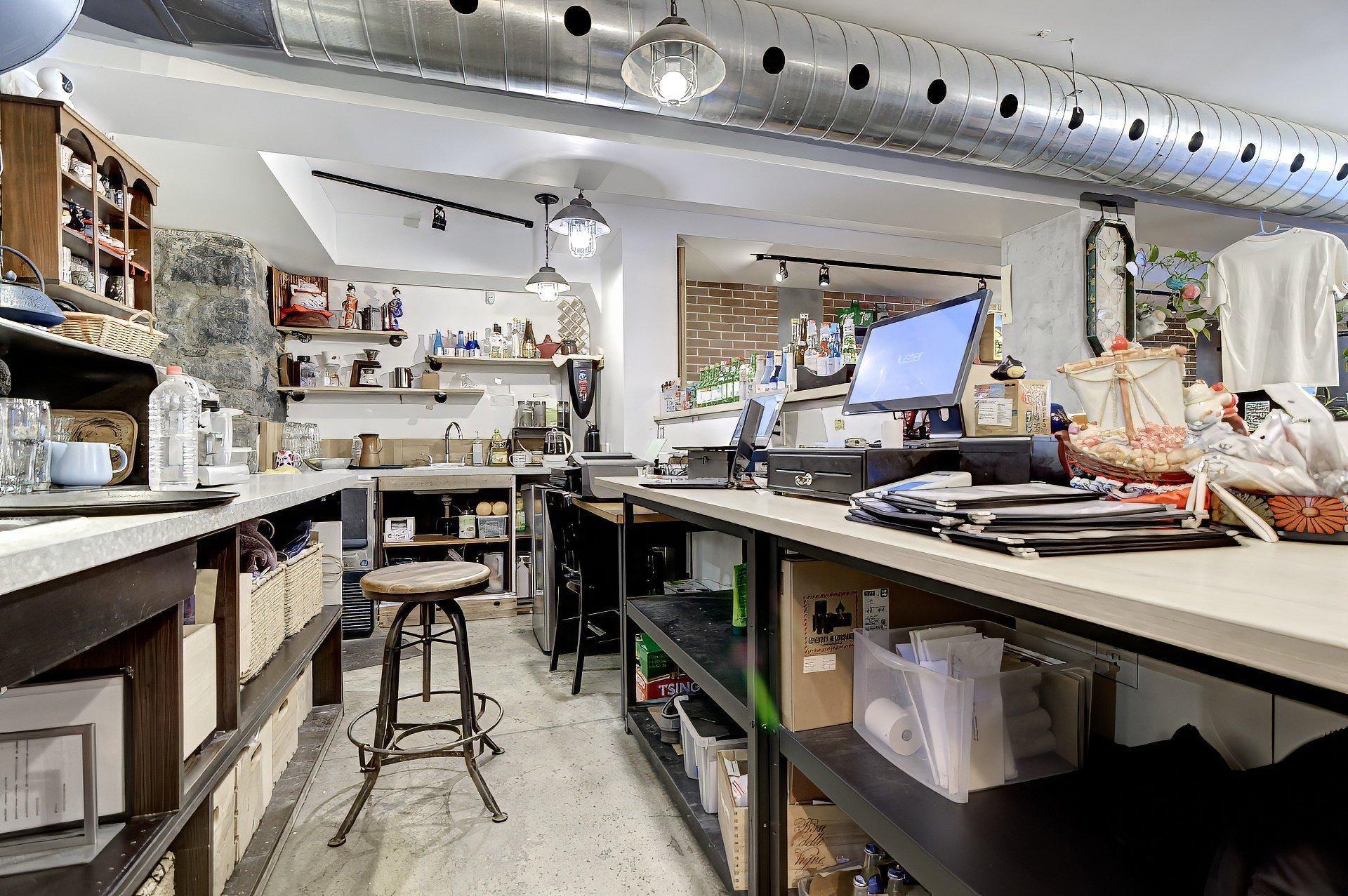 









3460A


Av. du Parc

,
Montréal (Ville-Marie),




QC
H2X2H5

