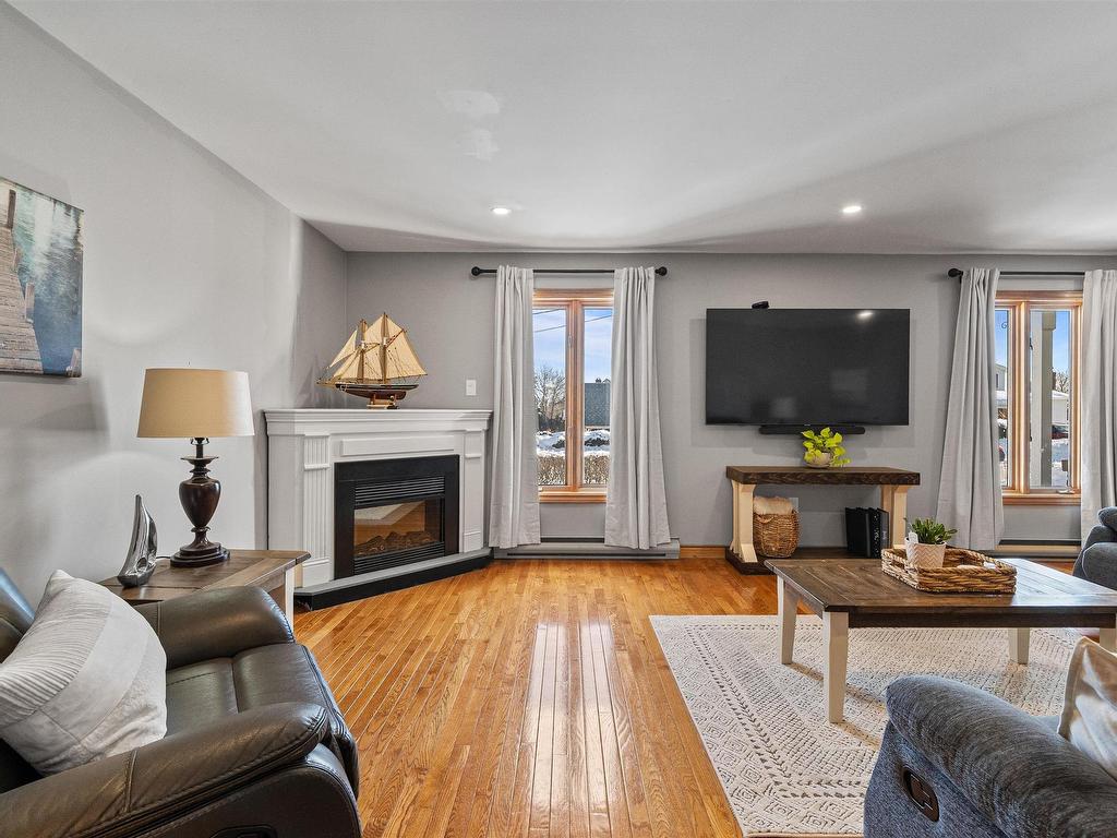 












114 Essex Drive

,
Herring Cove,




NS
B3V 1H9

