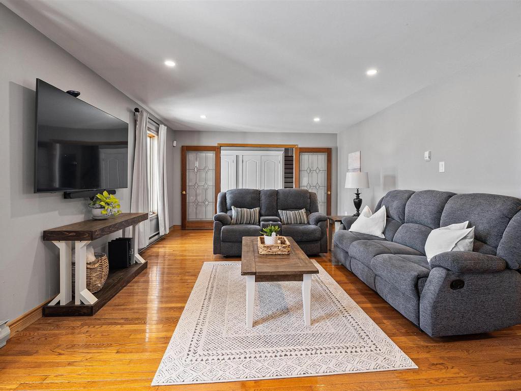 












114 Essex Drive

,
Herring Cove,




NS
B3V 1H9

