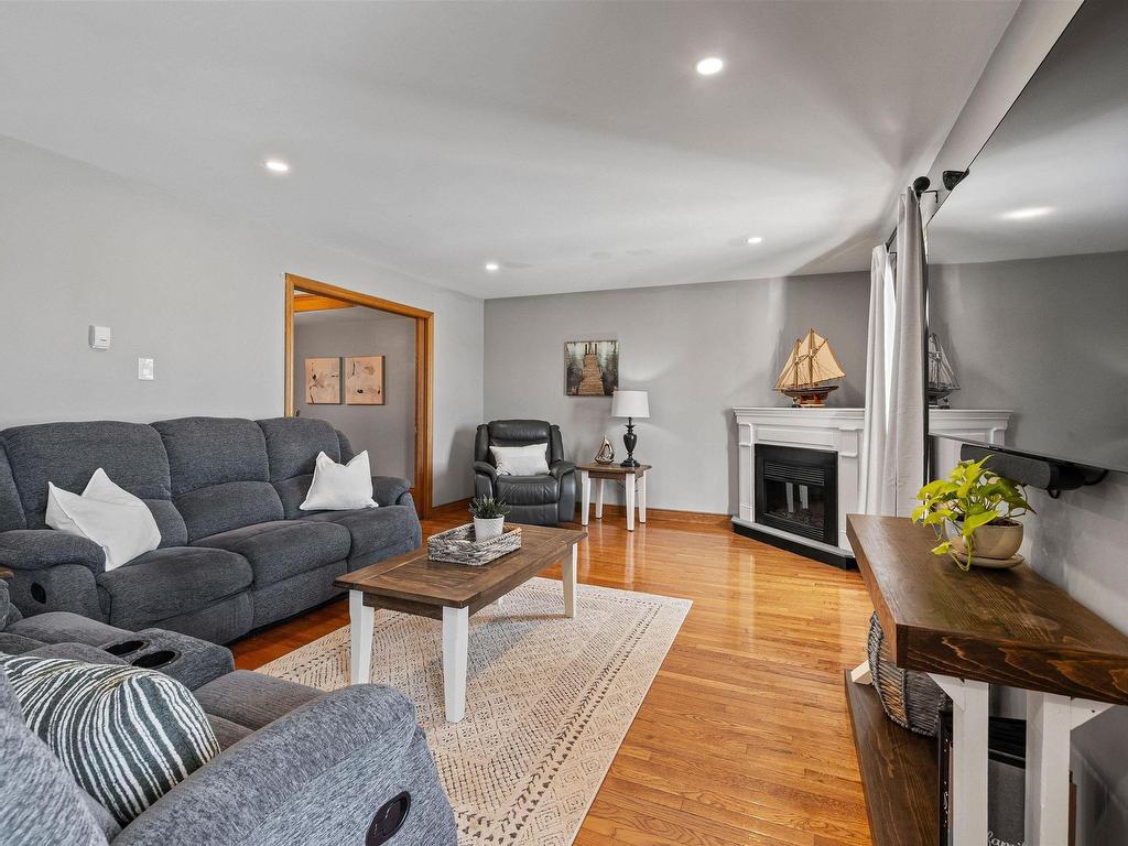 












114 Essex Drive

,
Herring Cove,




NS
B3V 1H9

