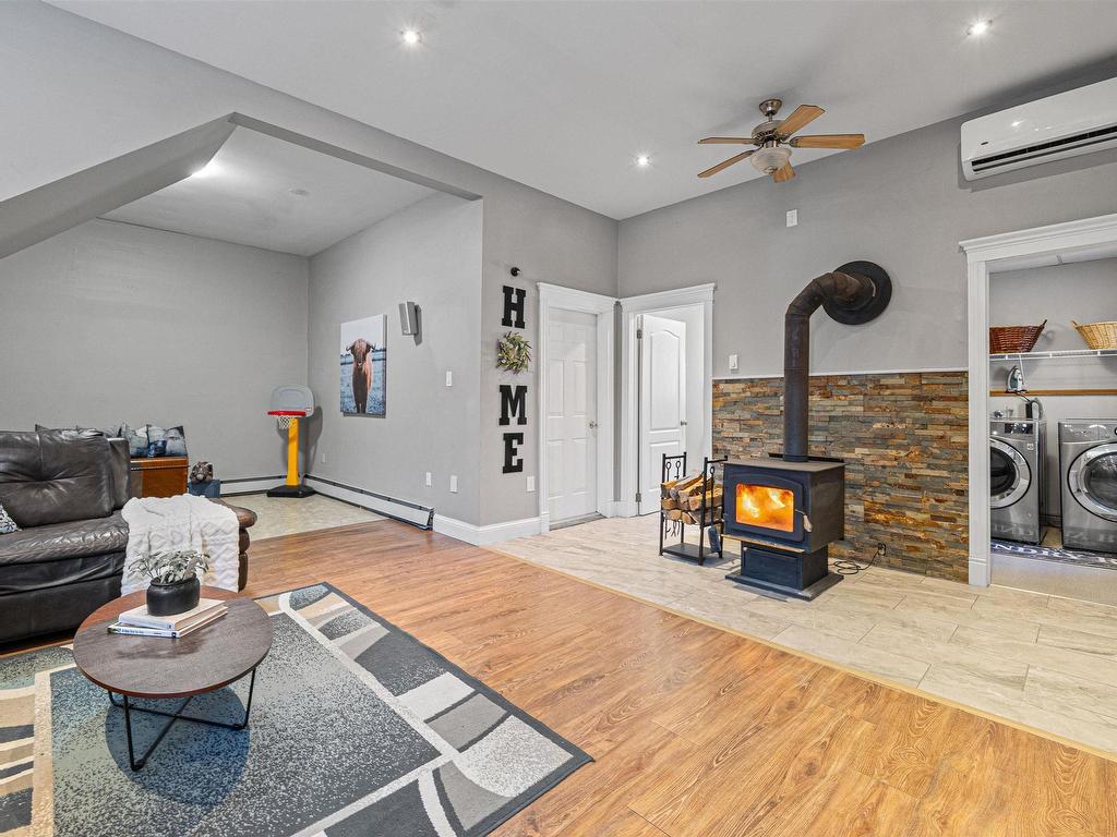 












114 Essex Drive

,
Herring Cove,




NS
B3V 1H9

