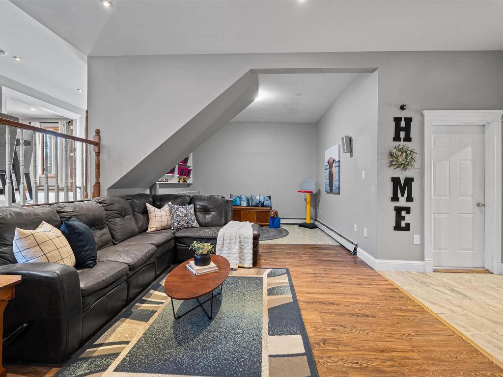 












114 Essex Drive

,
Herring Cove,




NS
B3V 1H9

