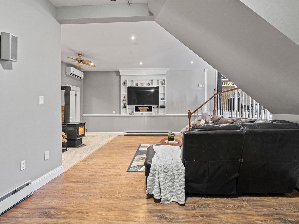 












114 Essex Drive

,
Herring Cove,




NS
B3V 1H9

