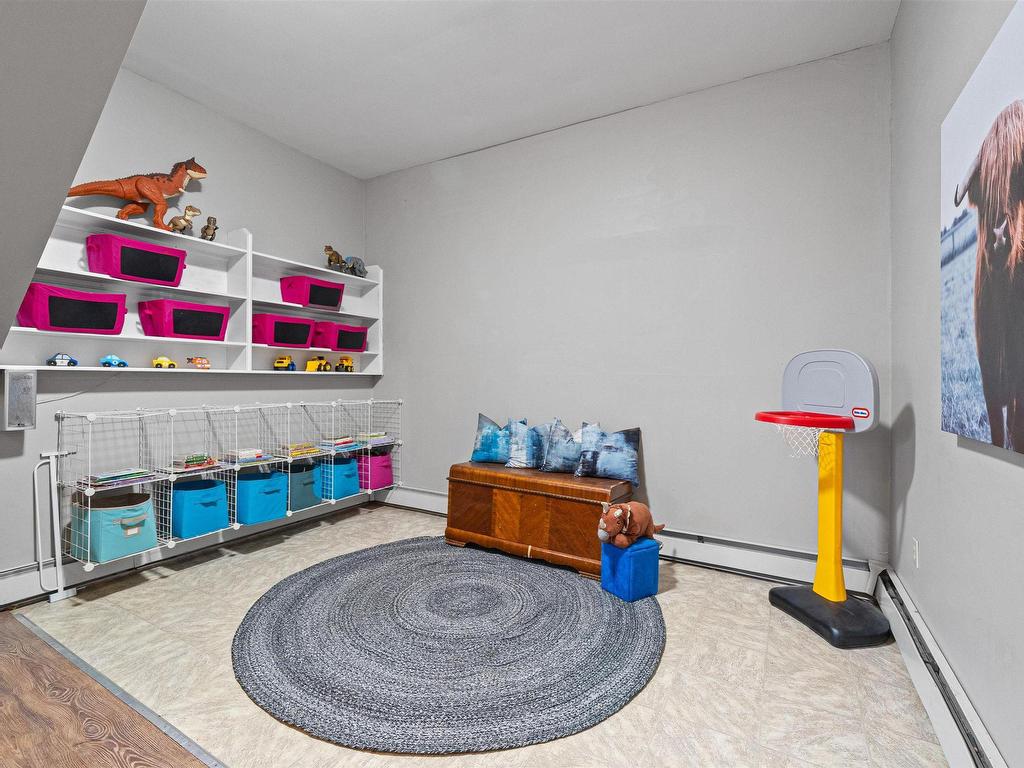 












114 Essex Drive

,
Herring Cove,




NS
B3V 1H9

