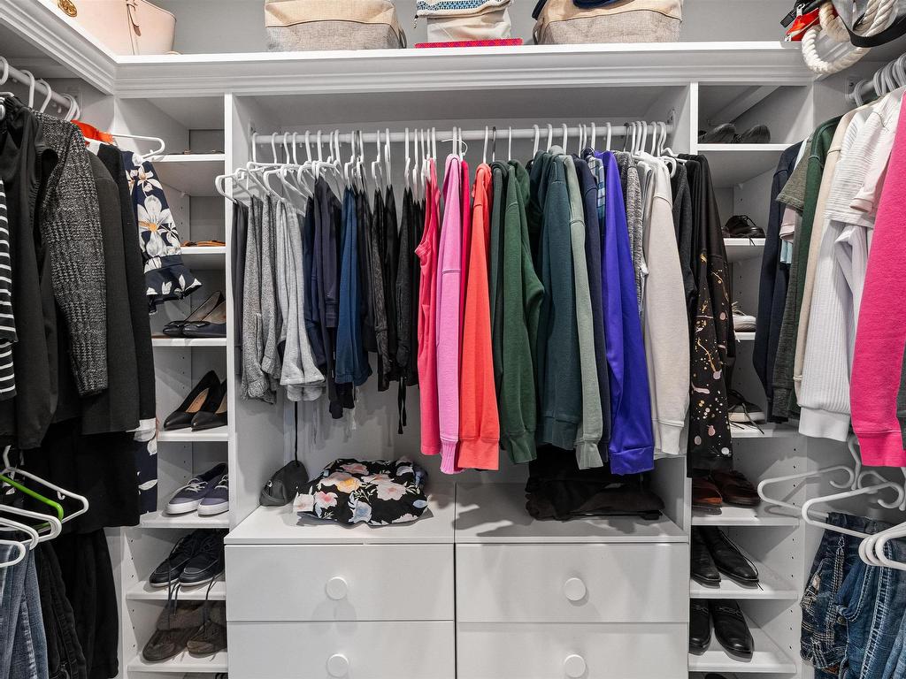 












114 Essex Drive

,
Herring Cove,




NS
B3V 1H9

