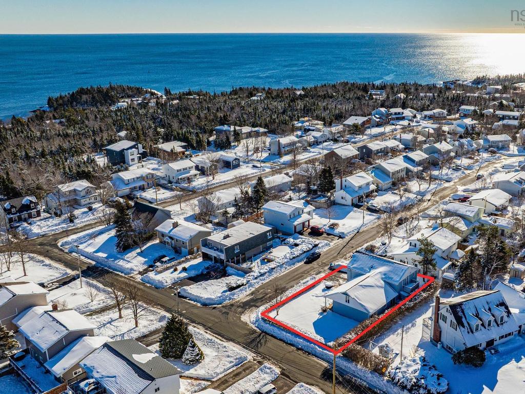 












114 Essex Drive

,
Herring Cove,




NS
B3V 1H9

