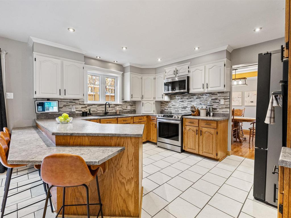 












114 Essex Drive

,
Herring Cove,




NS
B3V 1H9

