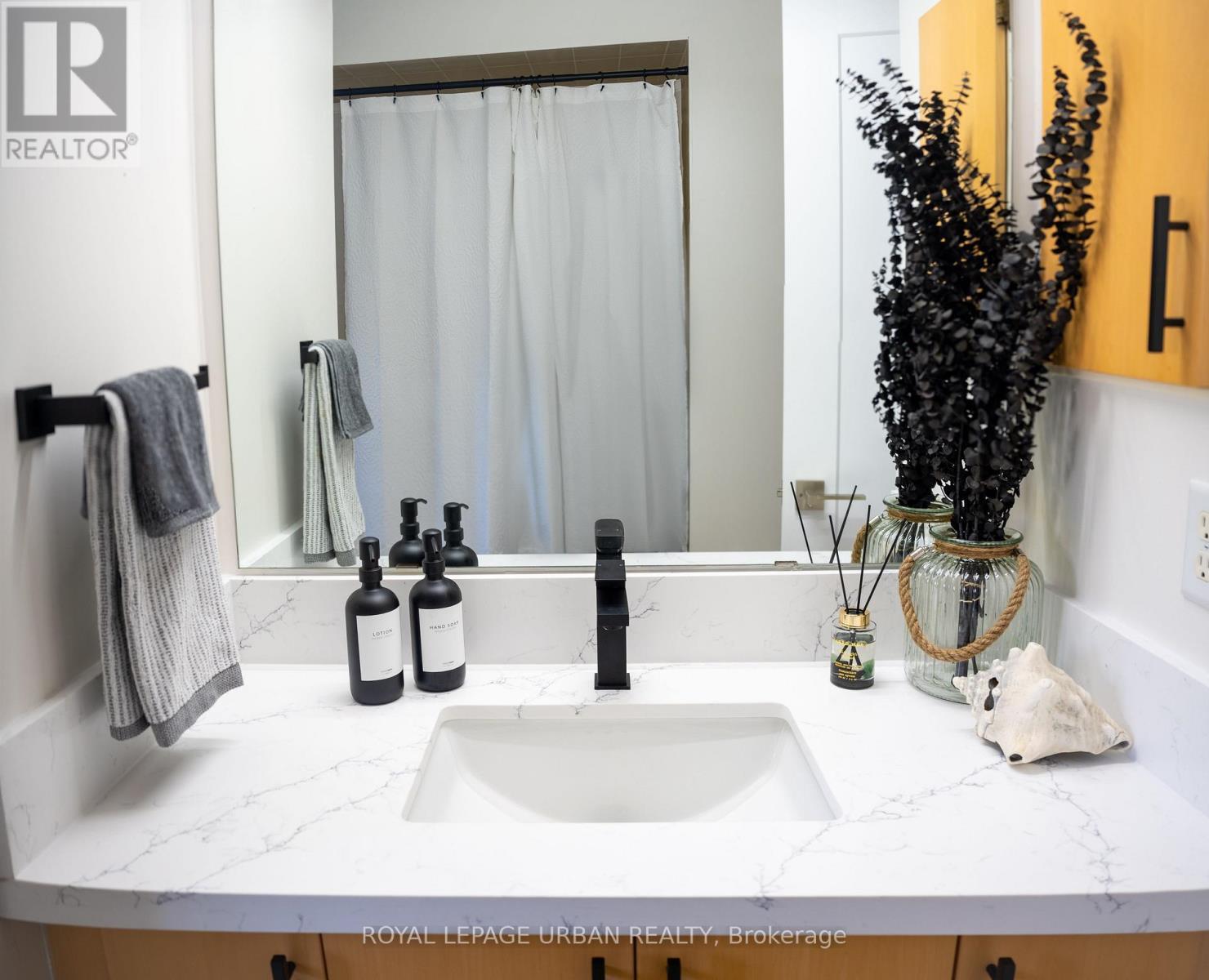 












27 LIGHTHEART DRIVE

,
Caledon,




Ontario
L7C1E3

