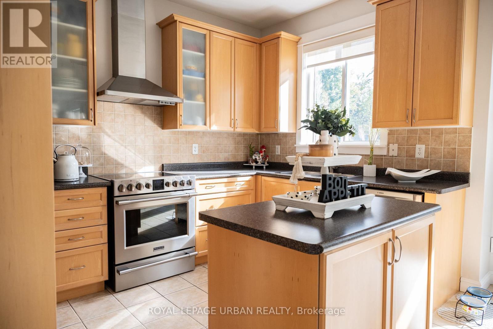 












27 LIGHTHEART DRIVE

,
Caledon,




Ontario
L7C1E3

