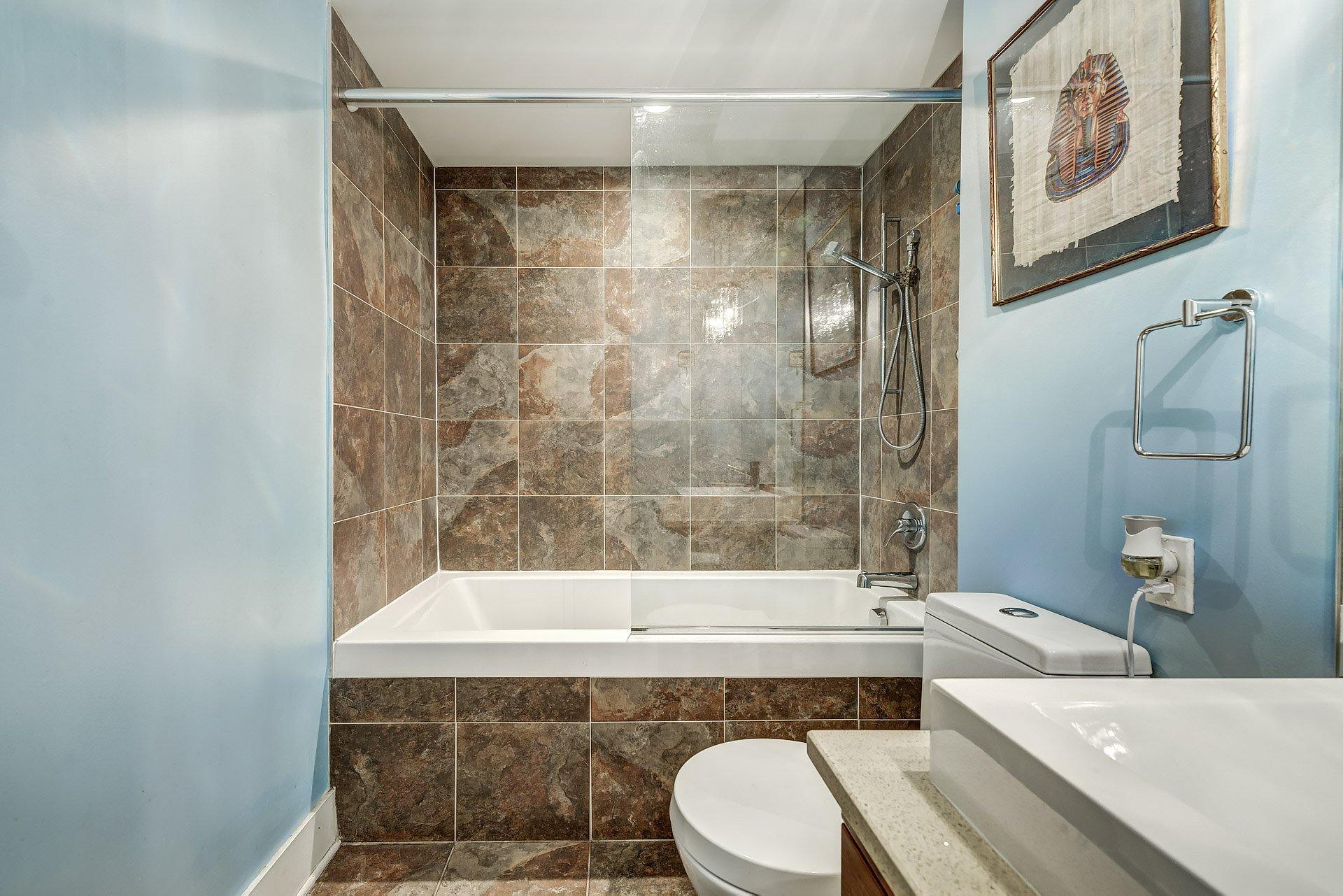 









370


Rue St-André

, 507,
Montréal (Ville-Marie),




QC
H2L0C4

