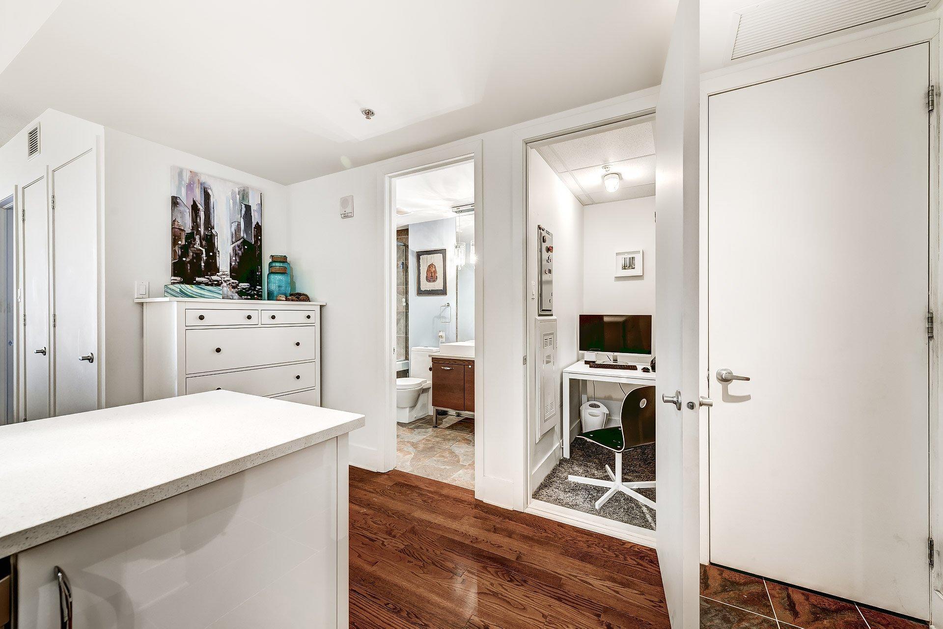 









370


Rue St-André

, 507,
Montréal (Ville-Marie),




QC
H2L0C4

