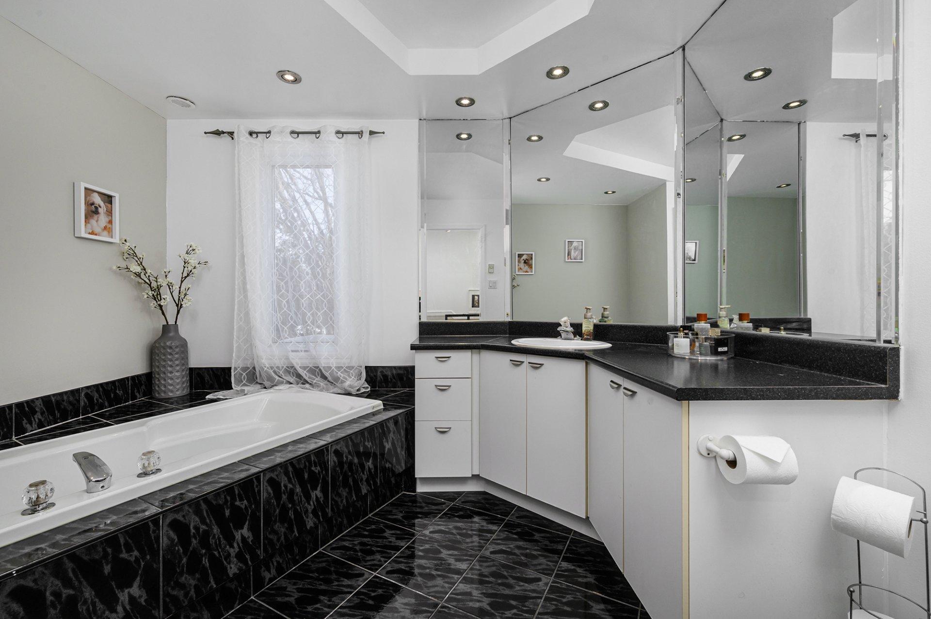 









36


Rue François

,
Saint-Jean-sur-Richelieu,




QC
J2X5J6

