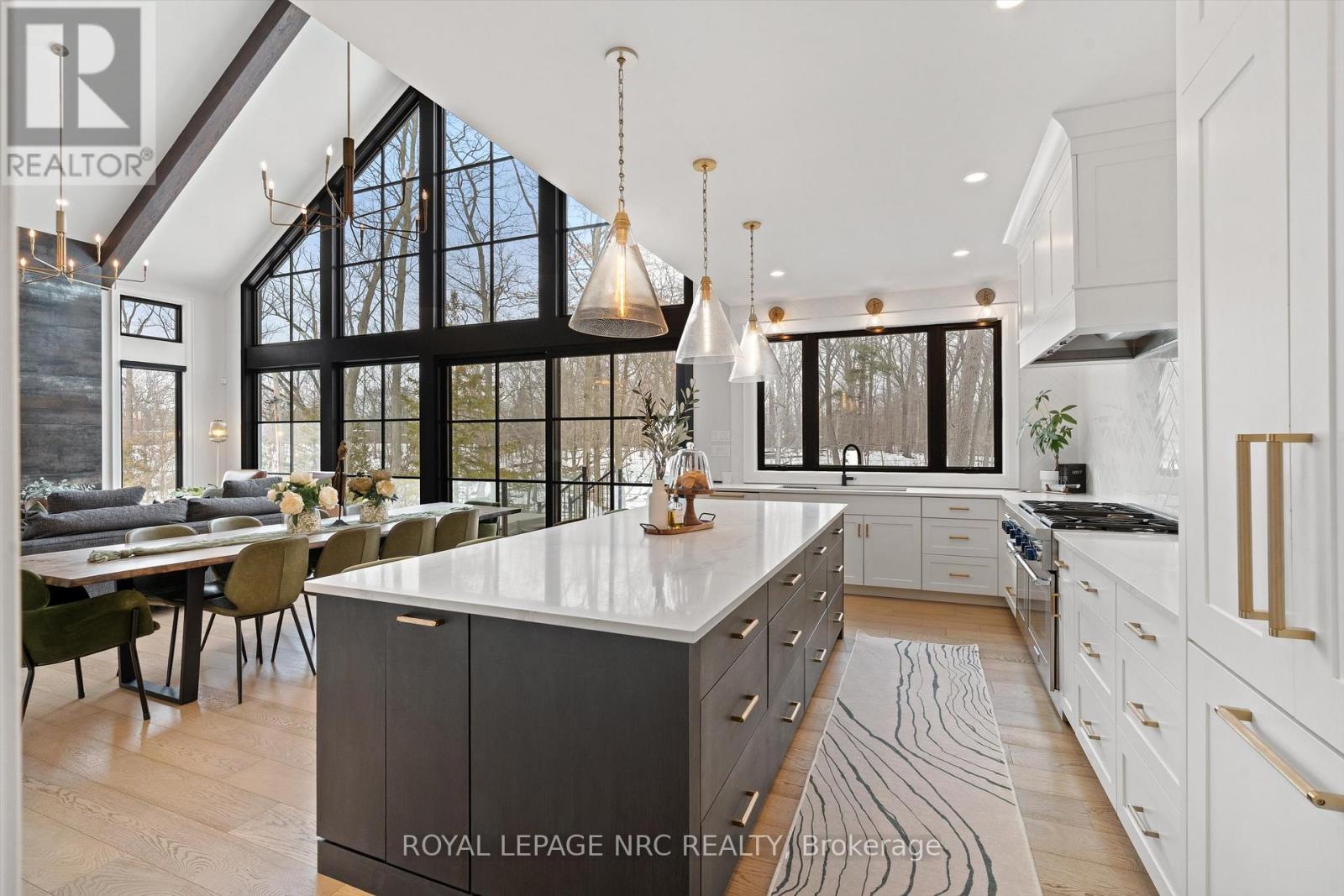 












1 BRIARFIELD CRESCENT

,
St. Catharines (Glendale/Glenridge),




Ontario
L2T3T4

