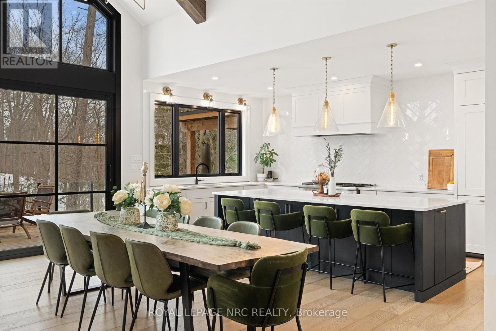 












1 BRIARFIELD CRESCENT

,
St. Catharines (Glendale/Glenridge),




Ontario
L2T3T4

