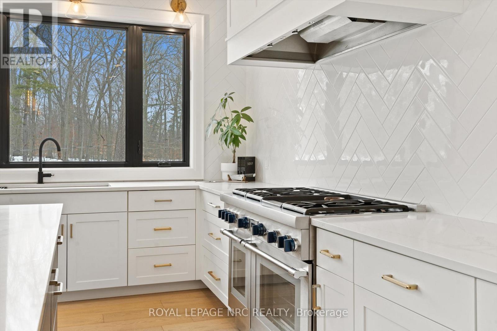 












1 BRIARFIELD CRESCENT

,
St. Catharines (Glendale/Glenridge),




Ontario
L2T3T4

