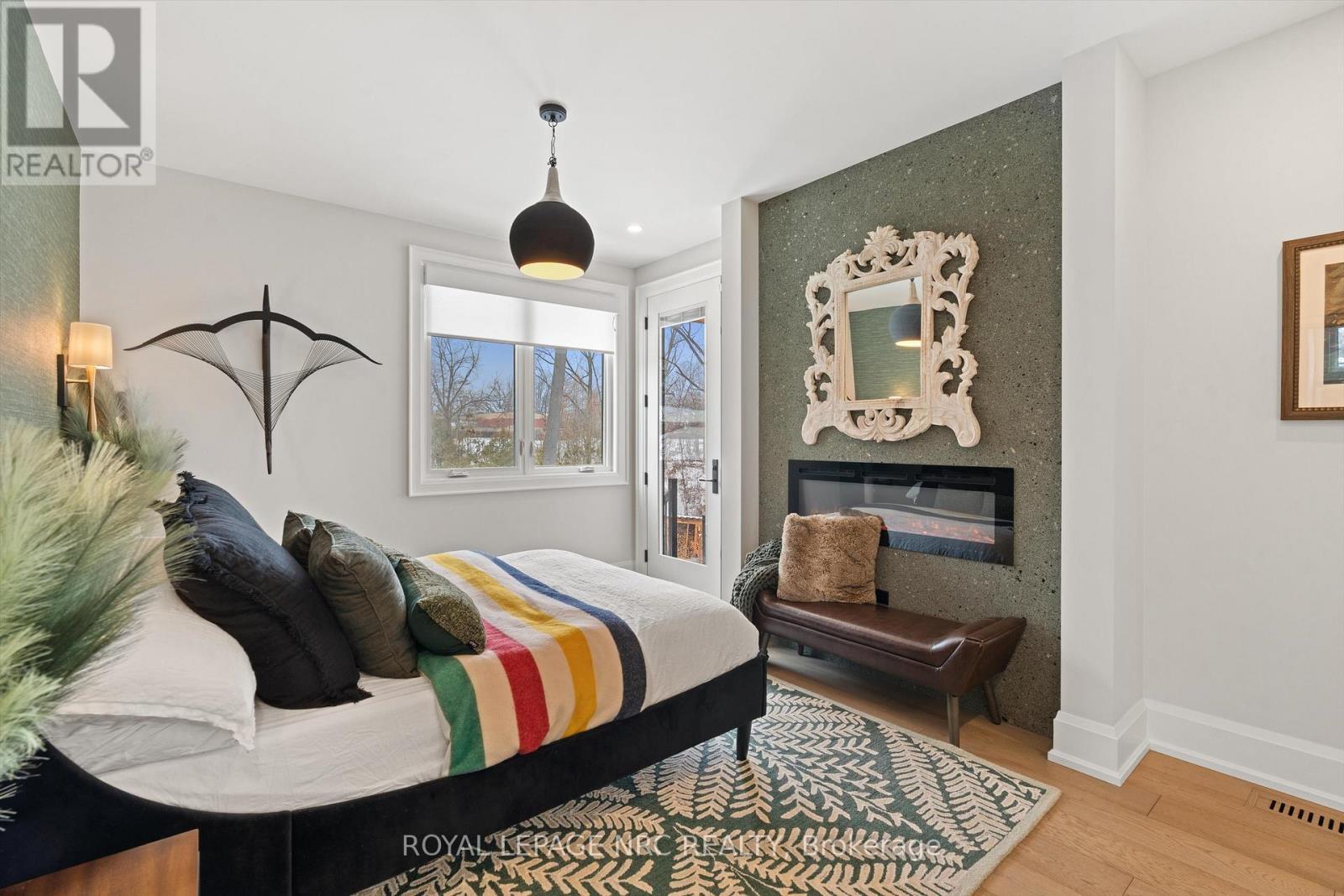 












1 BRIARFIELD CRESCENT

,
St. Catharines (Glendale/Glenridge),




Ontario
L2T3T4

