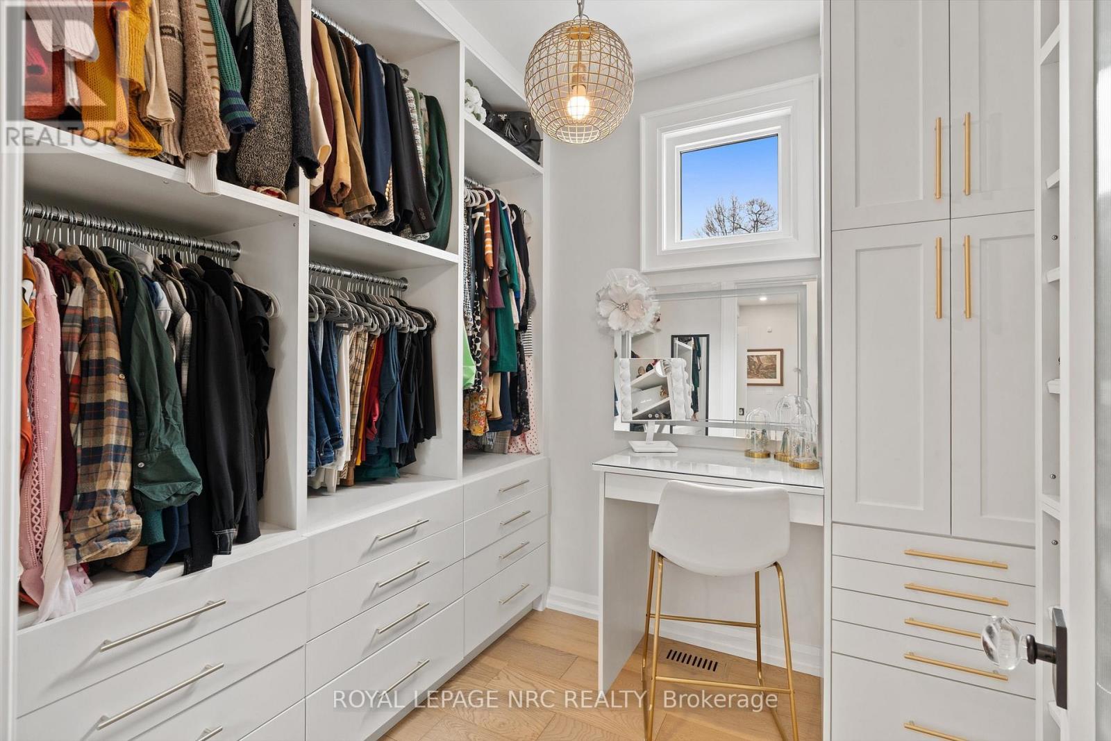 












1 BRIARFIELD CRESCENT

,
St. Catharines (Glendale/Glenridge),




Ontario
L2T3T4

