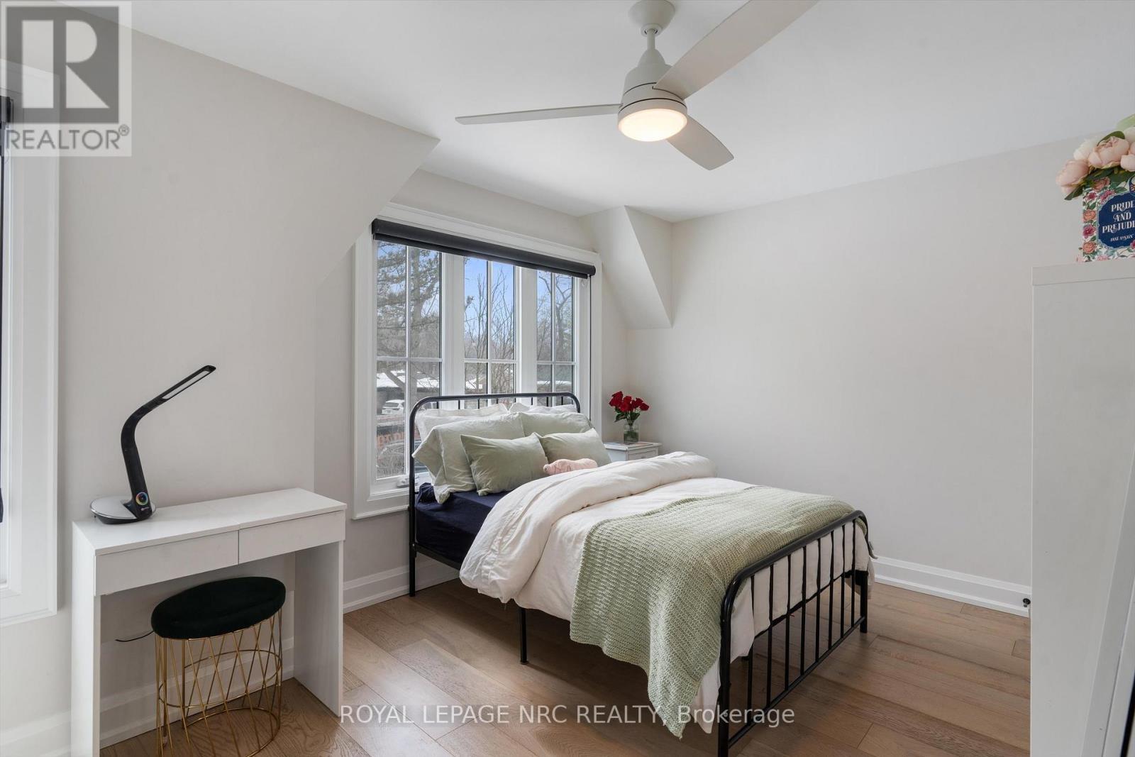 












1 BRIARFIELD CRESCENT

,
St. Catharines (Glendale/Glenridge),




Ontario
L2T3T4

