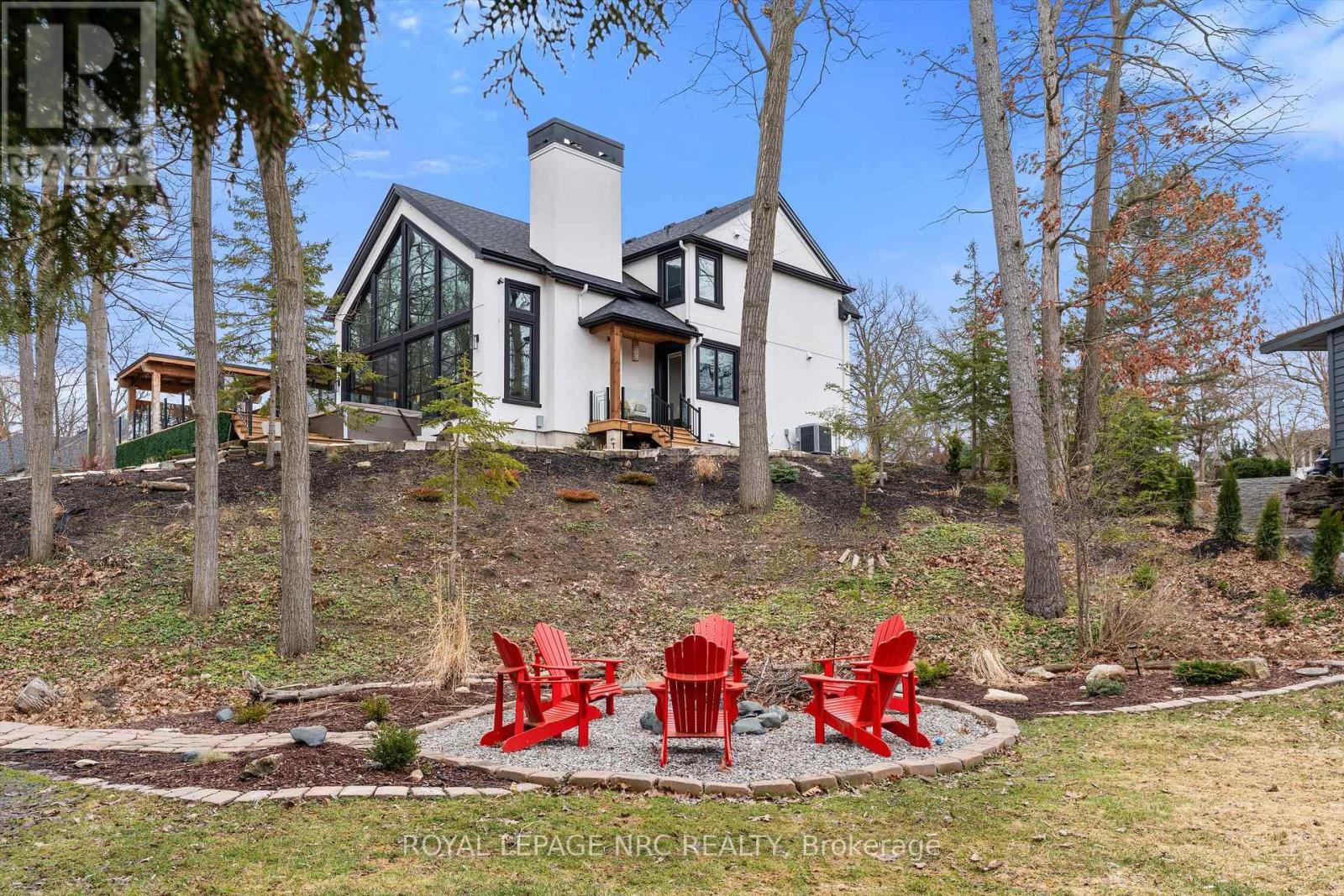 












1 BRIARFIELD CRESCENT

,
St. Catharines (Glendale/Glenridge),




Ontario
L2T3T4

