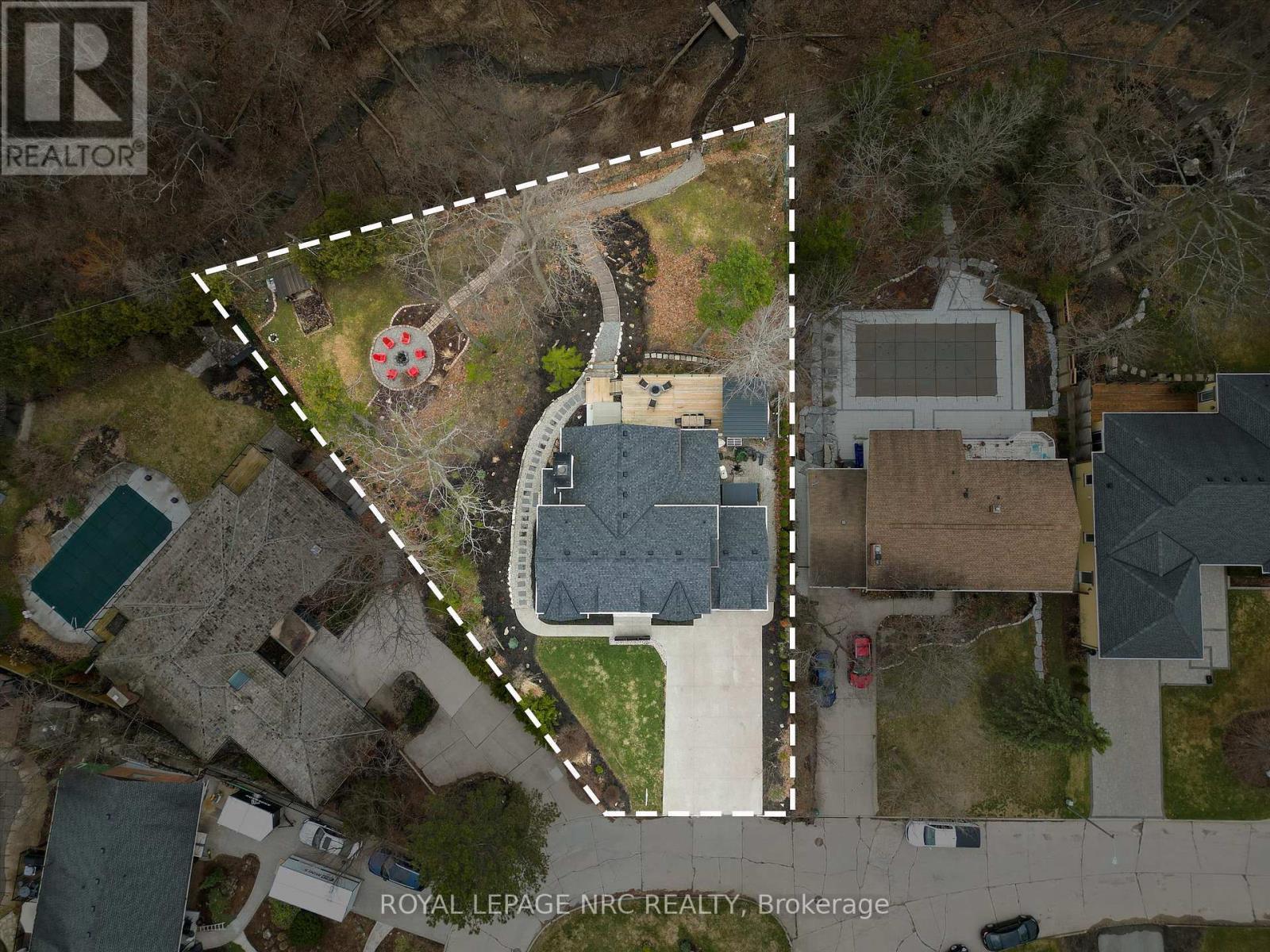 












1 BRIARFIELD CRESCENT

,
St. Catharines (Glendale/Glenridge),




Ontario
L2T3T4

