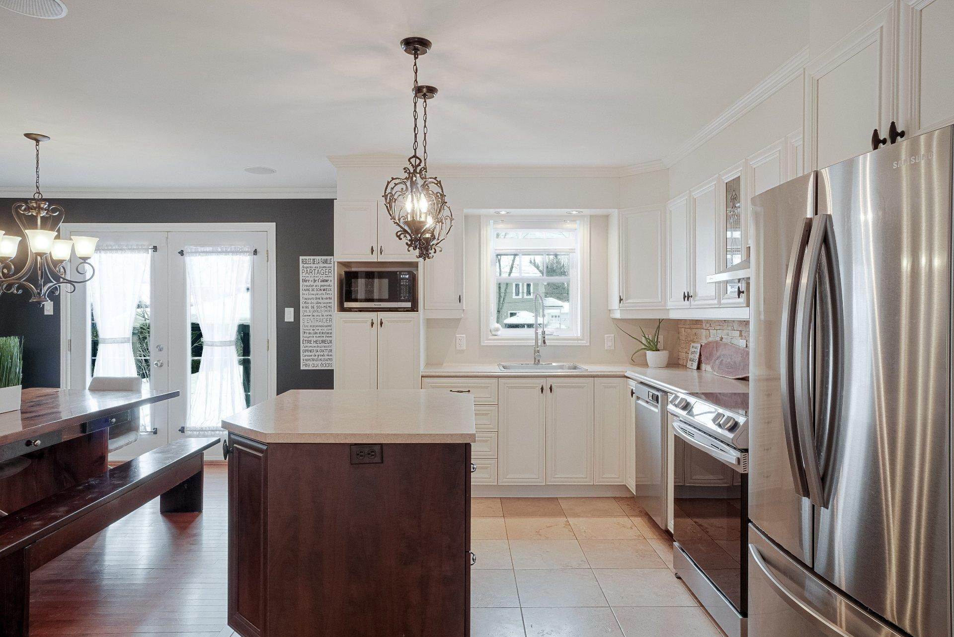 









33


Rue Lauzon

,
Saint-Lin/Laurentides,




QC
J5M0E8

