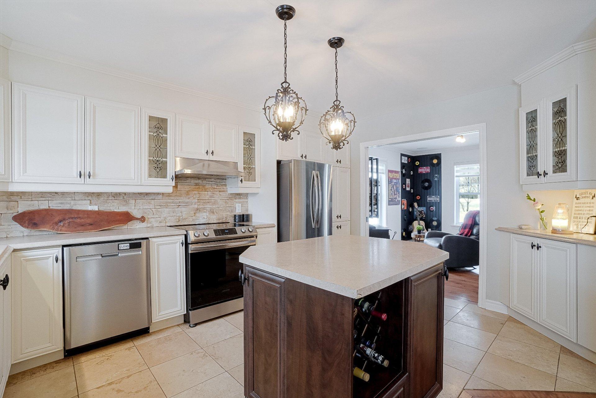 









33


Rue Lauzon

,
Saint-Lin/Laurentides,




QC
J5M0E8

