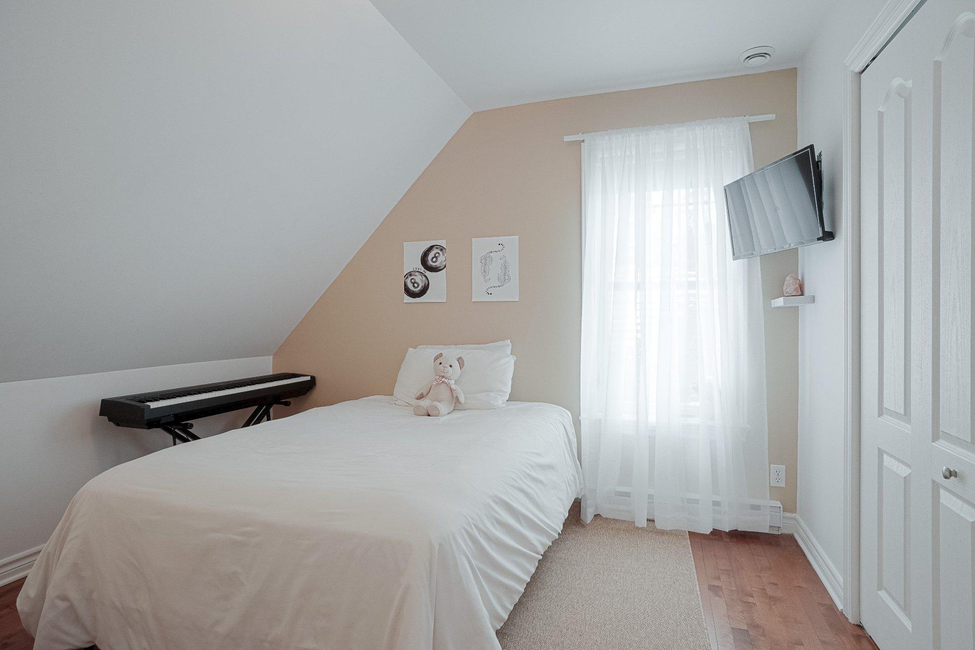 









33


Rue Lauzon

,
Saint-Lin/Laurentides,




QC
J5M0E8

