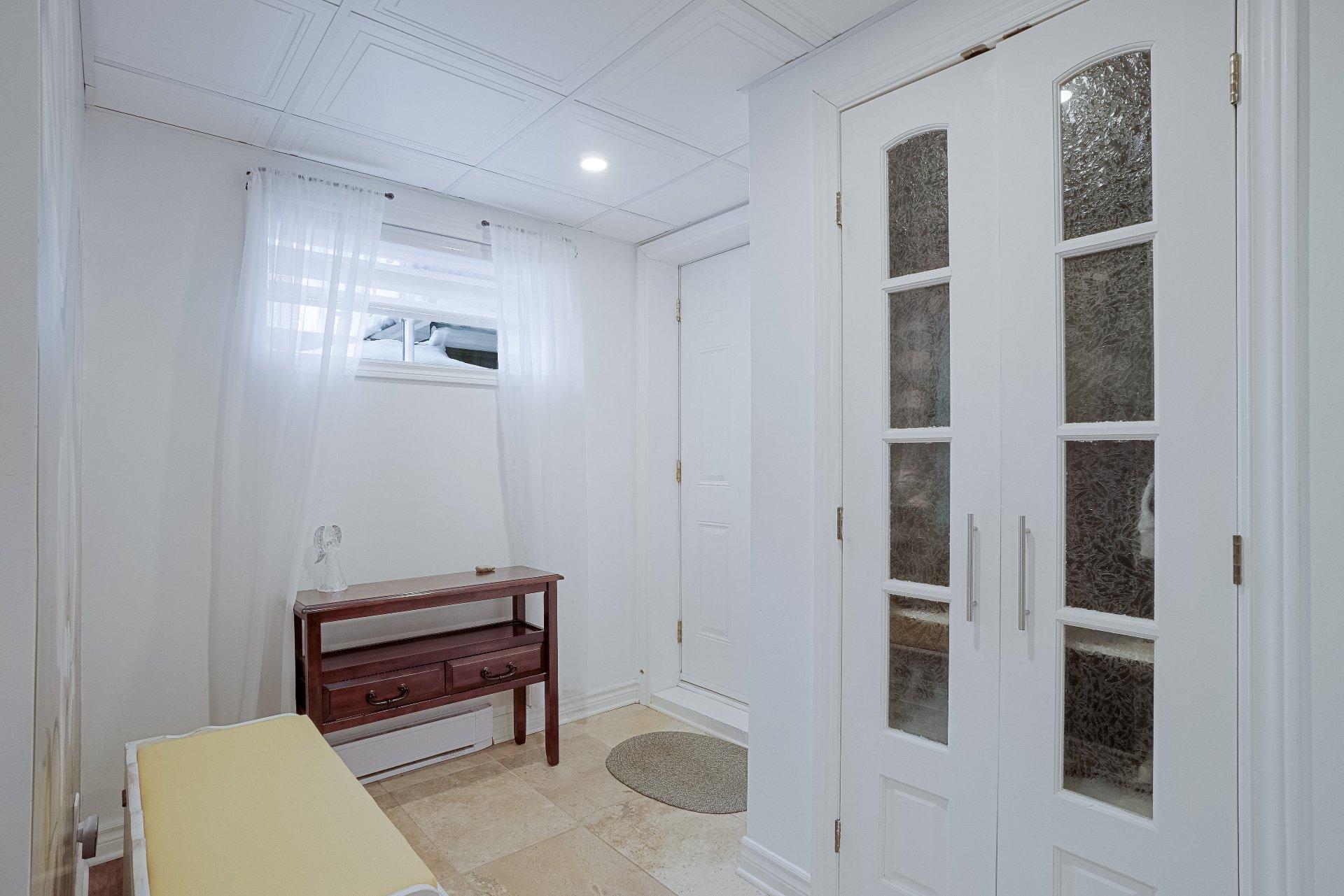 









33


Rue Lauzon

,
Saint-Lin/Laurentides,




QC
J5M0E8

