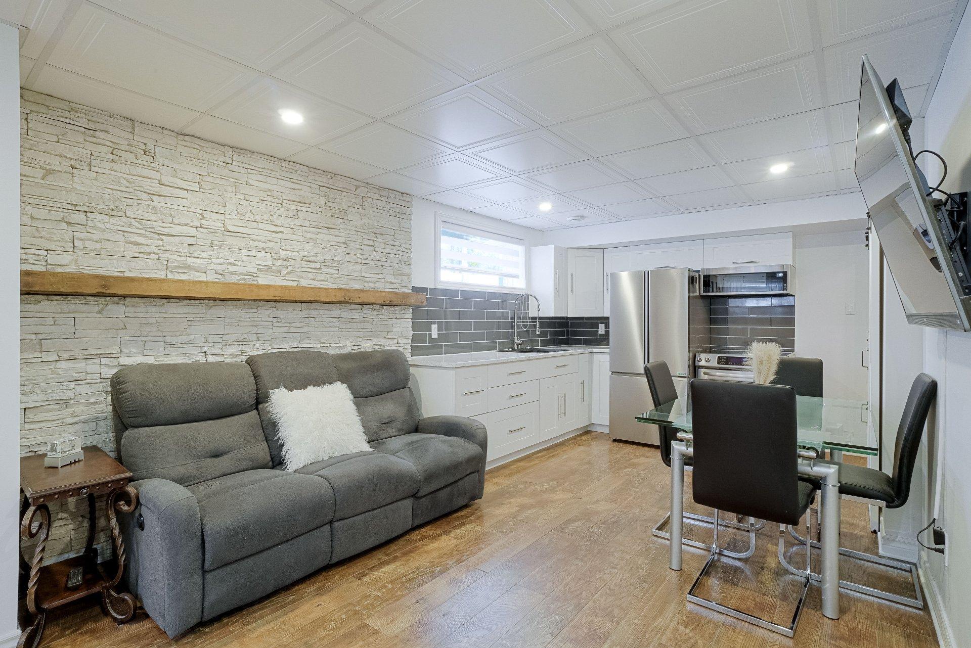 









33


Rue Lauzon

,
Saint-Lin/Laurentides,




QC
J5M0E8

