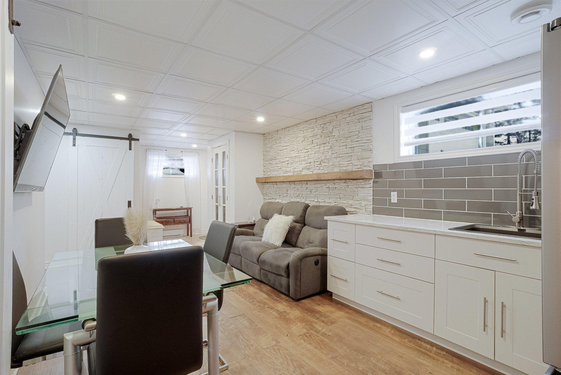 









33


Rue Lauzon

,
Saint-Lin/Laurentides,




QC
J5M0E8

