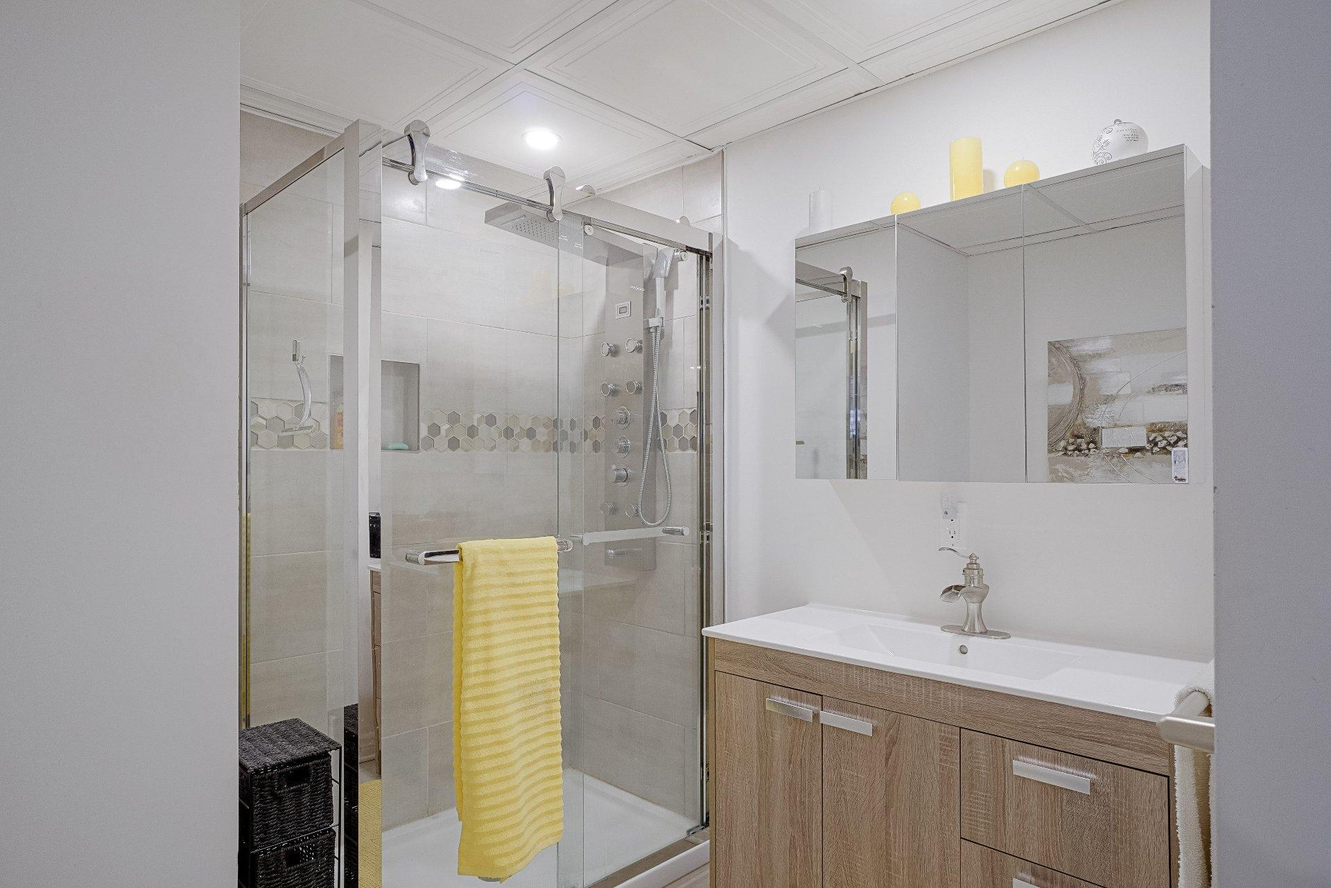 









33


Rue Lauzon

,
Saint-Lin/Laurentides,




QC
J5M0E8

