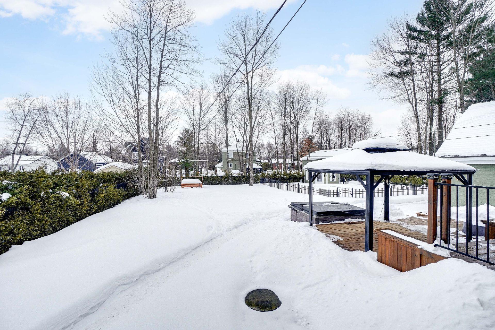 









33


Rue Lauzon

,
Saint-Lin/Laurentides,




QC
J5M0E8

