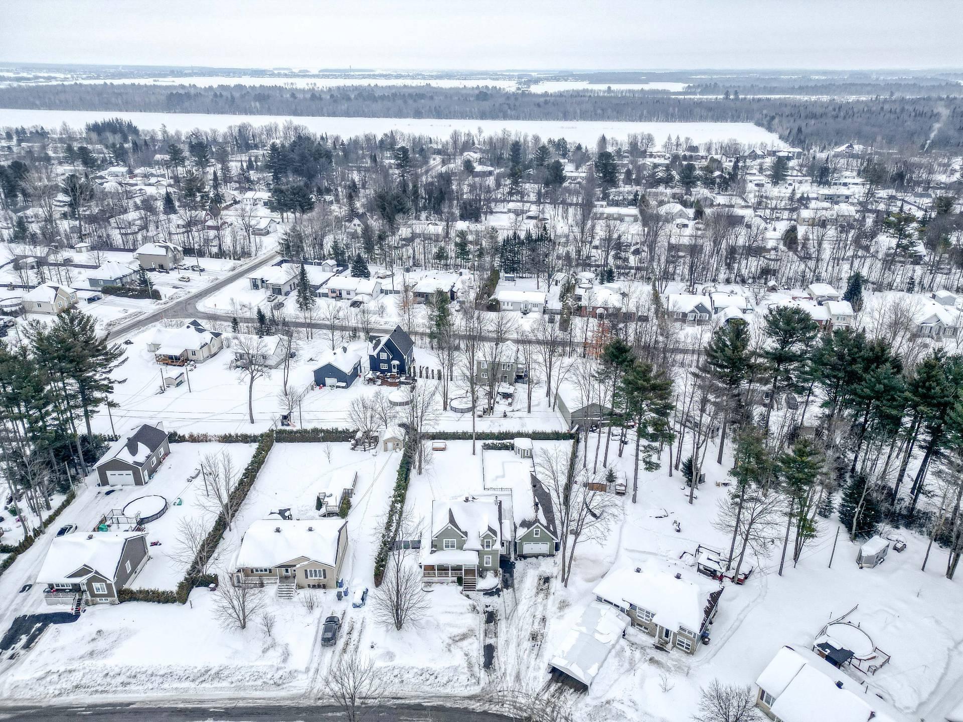 









33


Rue Lauzon

,
Saint-Lin/Laurentides,




QC
J5M0E8

