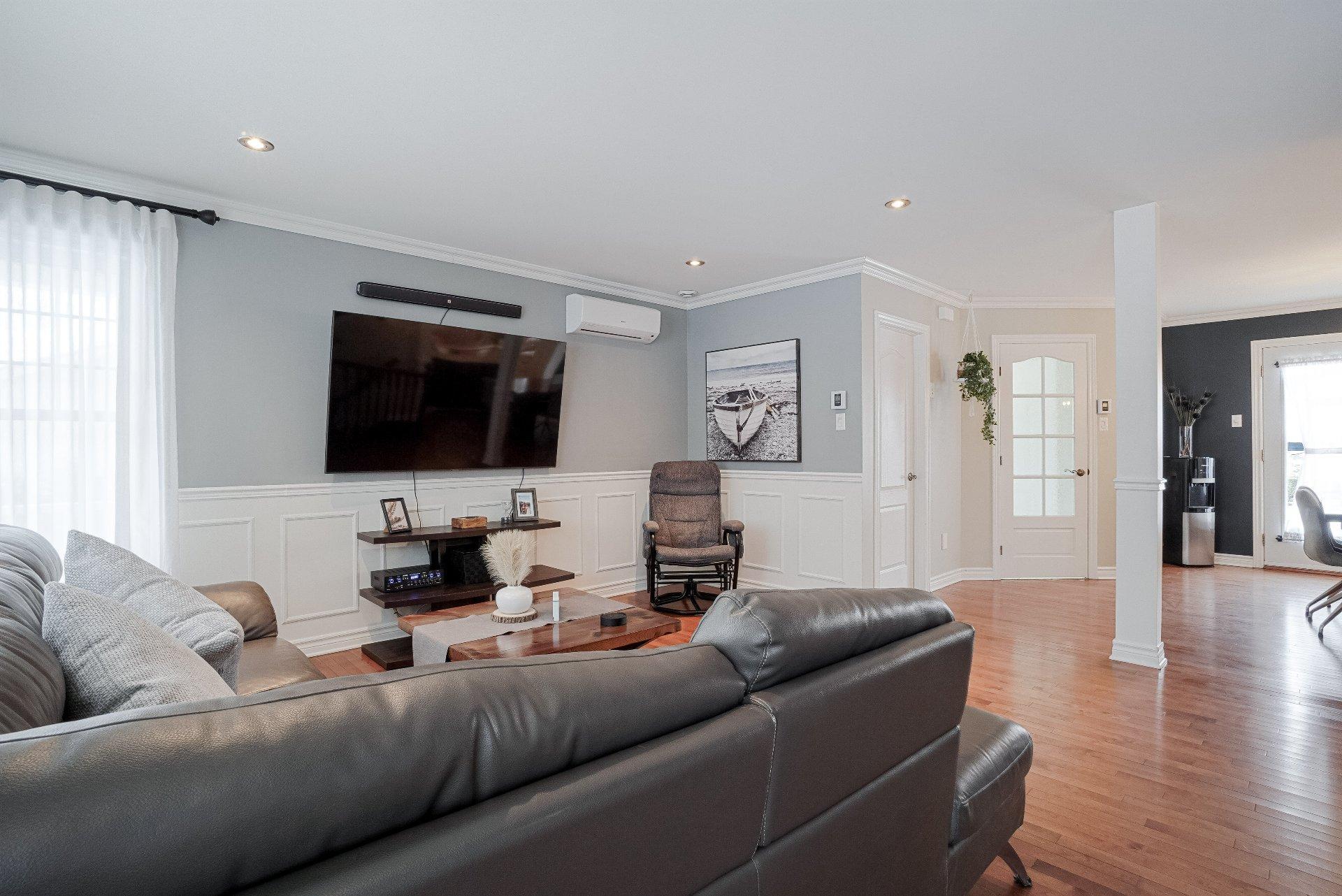 









33


Rue Lauzon

,
Saint-Lin/Laurentides,




QC
J5M0E8

