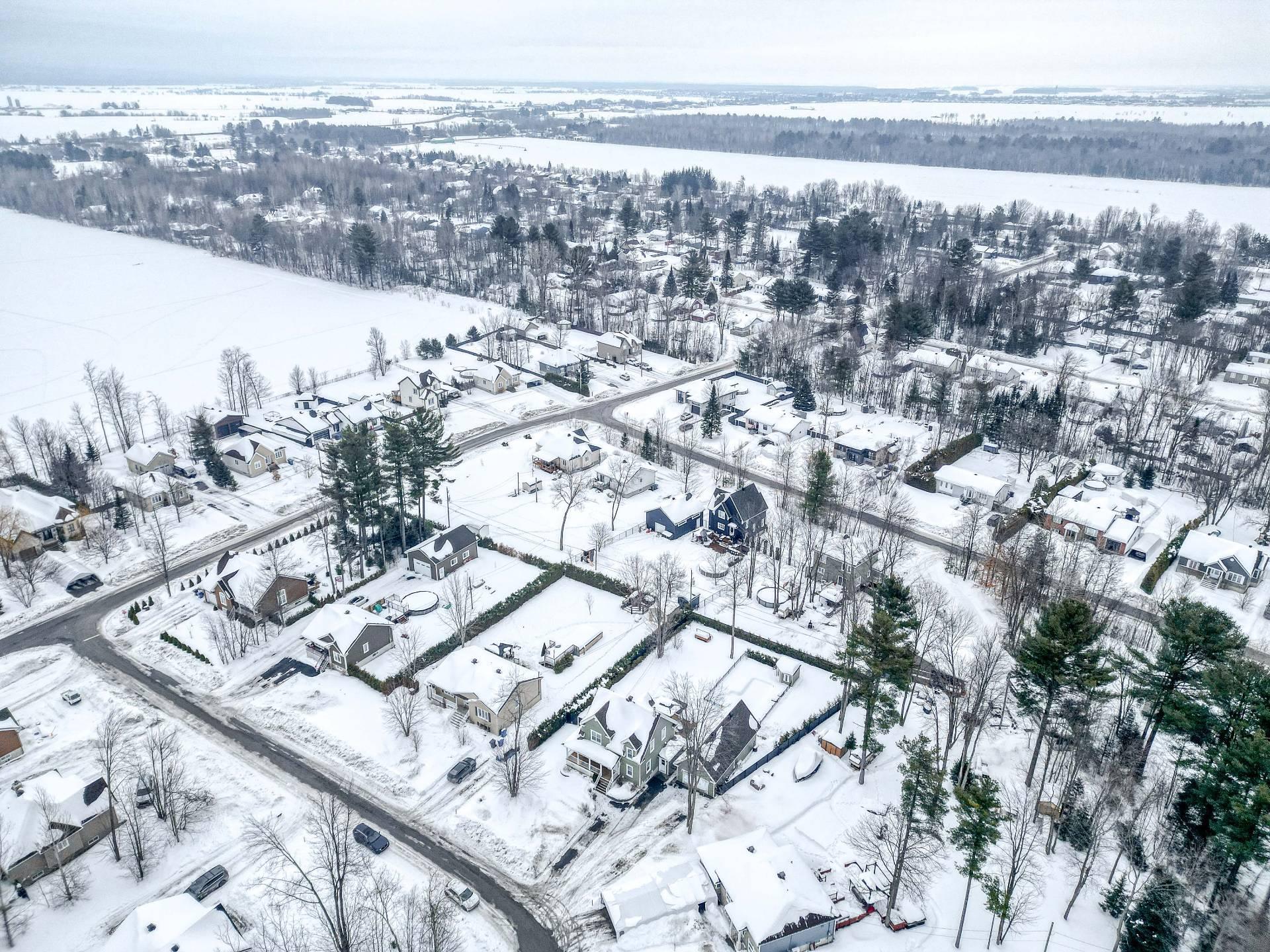 









33


Rue Lauzon

,
Saint-Lin/Laurentides,




QC
J5M0E8

