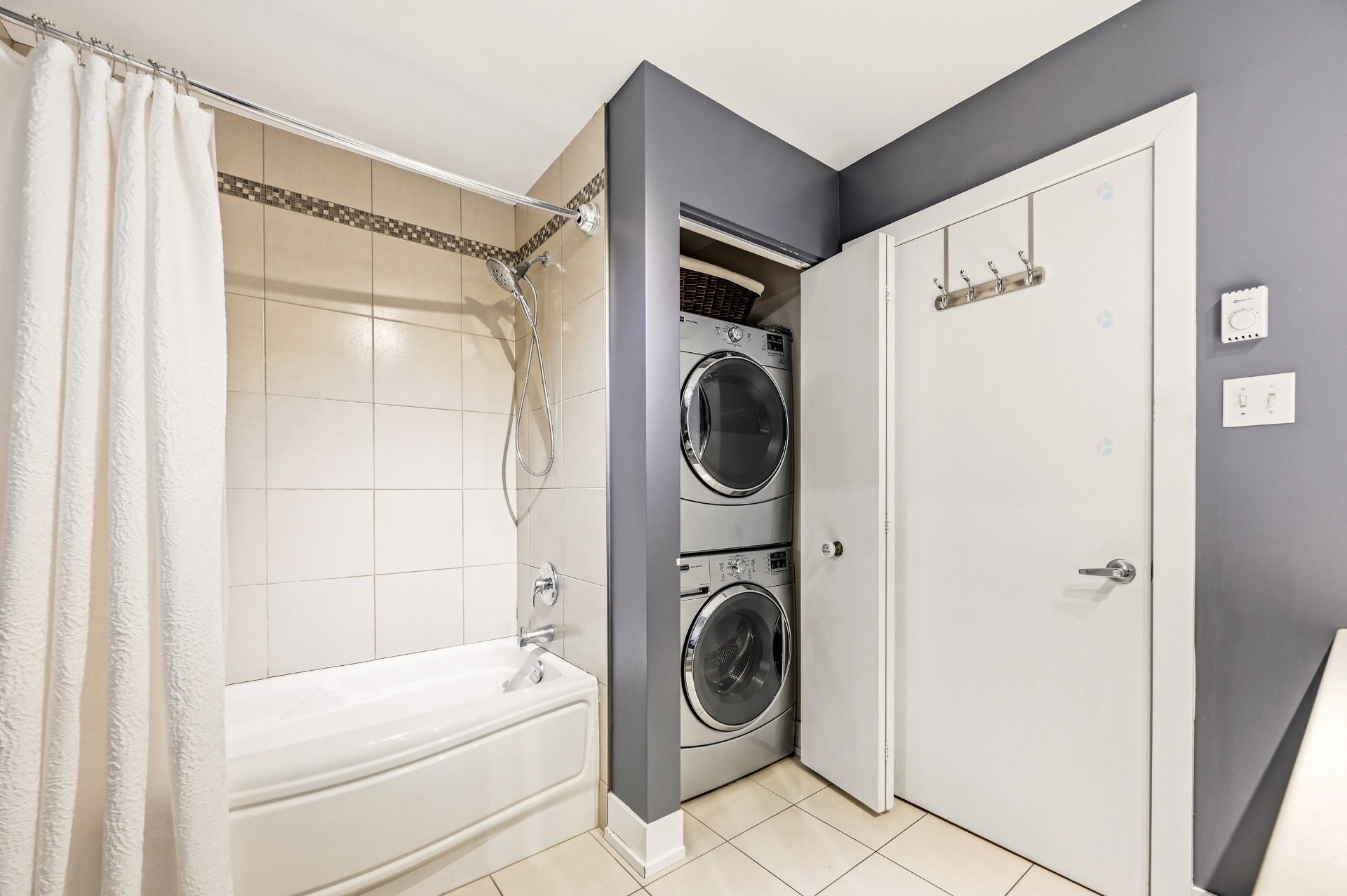 









35


Av. Ernest-Rochette

, 307,
La Prairie,




QC
J5R0M4

