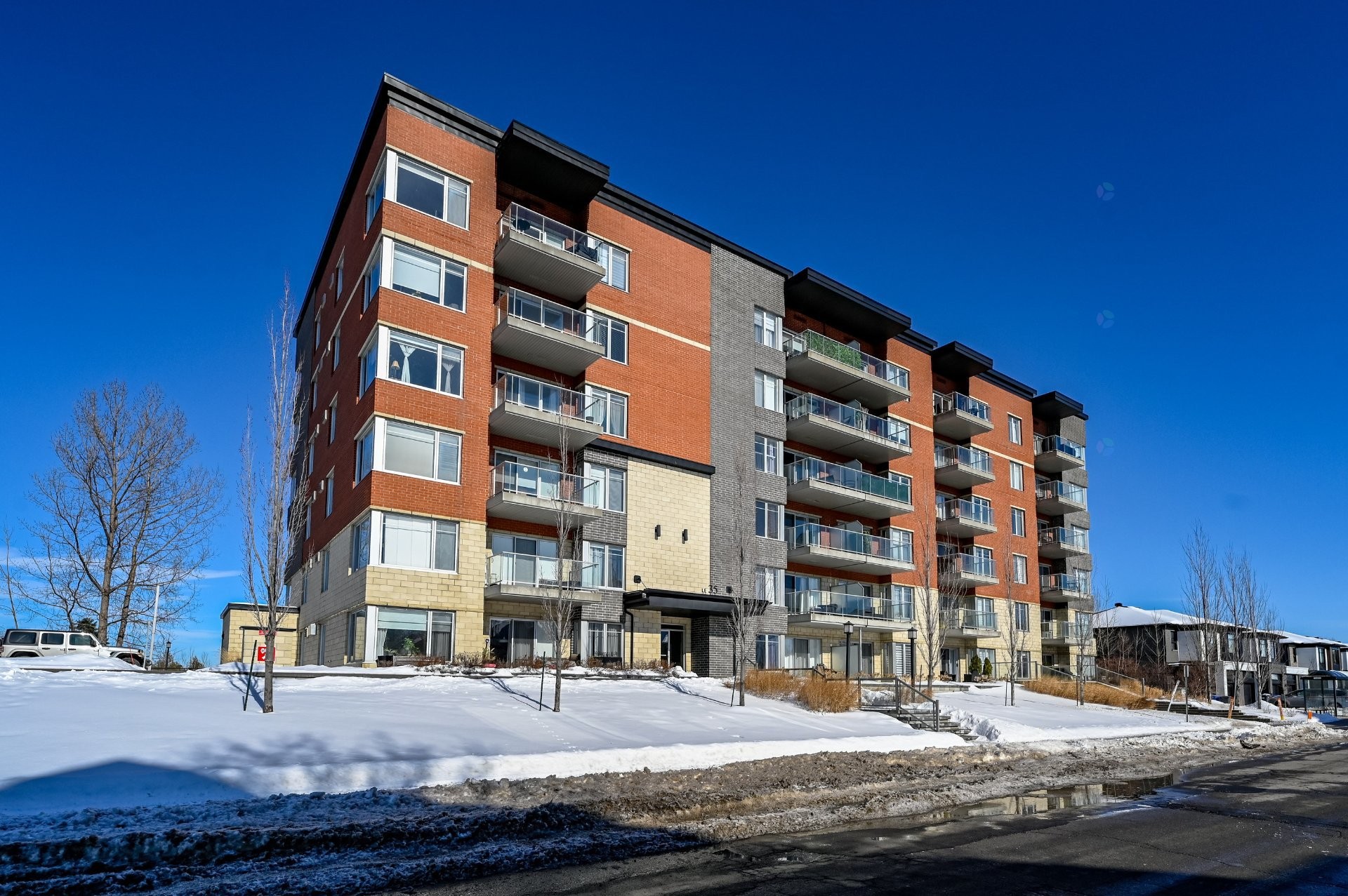 









35


Av. Ernest-Rochette

, 307,
La Prairie,




QC
J5R0M4

