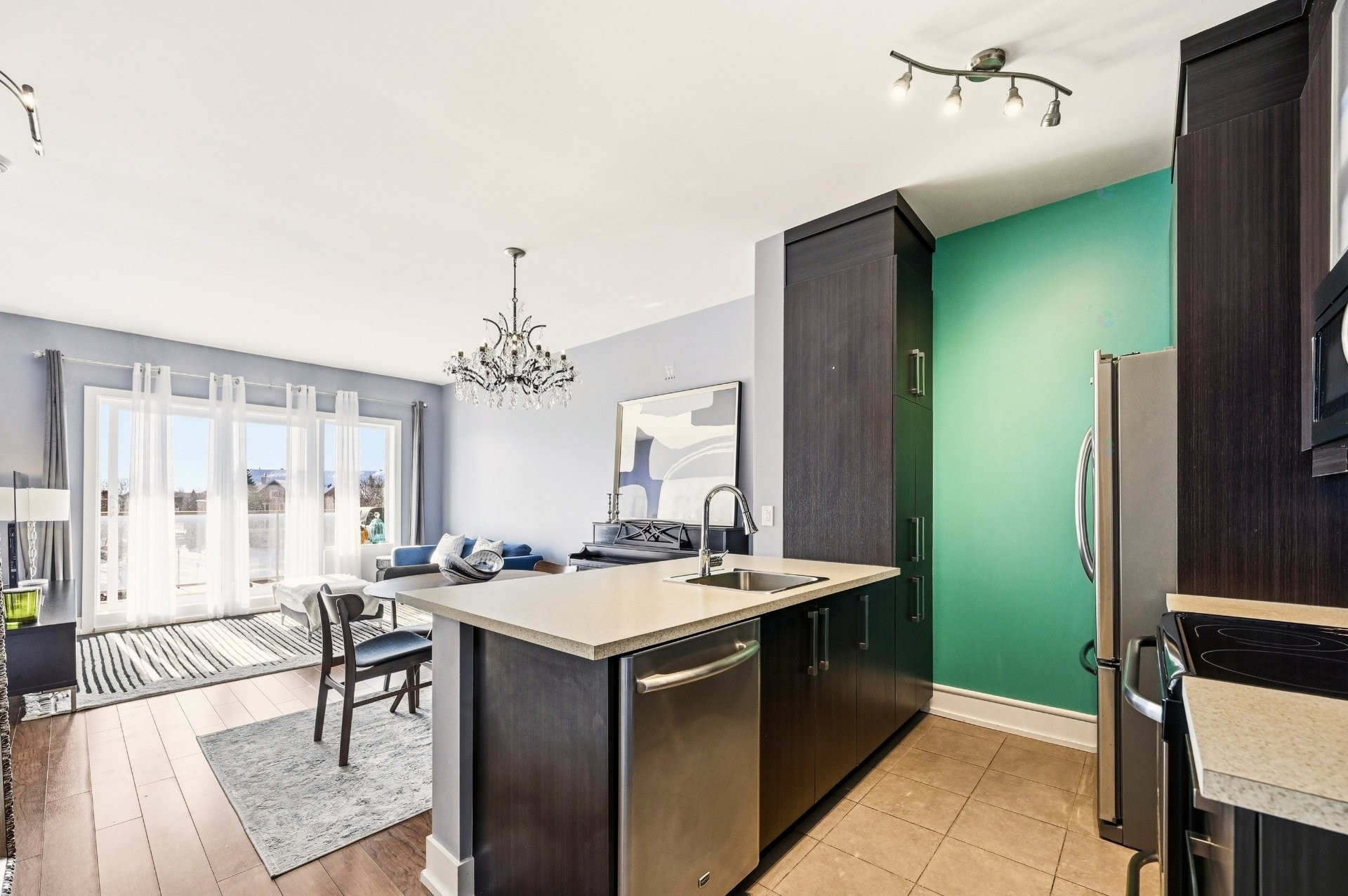 









35


Av. Ernest-Rochette

, 307,
La Prairie,




QC
J5R0M4

