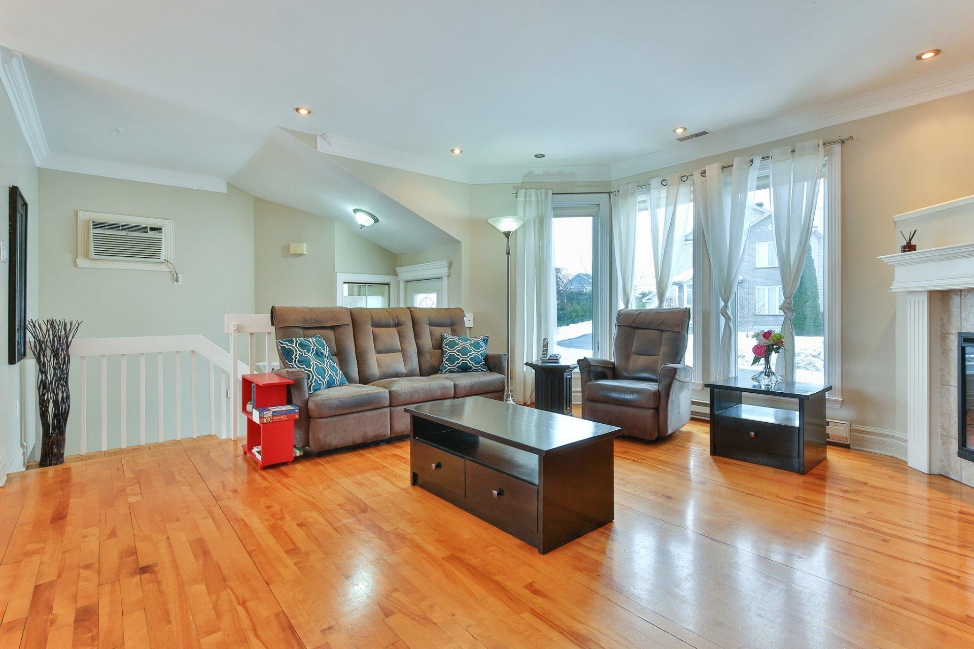 









550


Av. Georges-Rainville

,
Saint-Jean-sur-Richelieu,




QC
J2X5J9

