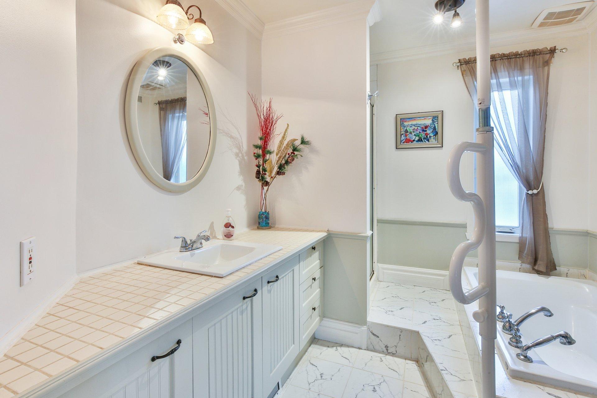 









550


Av. Georges-Rainville

,
Saint-Jean-sur-Richelieu,




QC
J2X5J9

