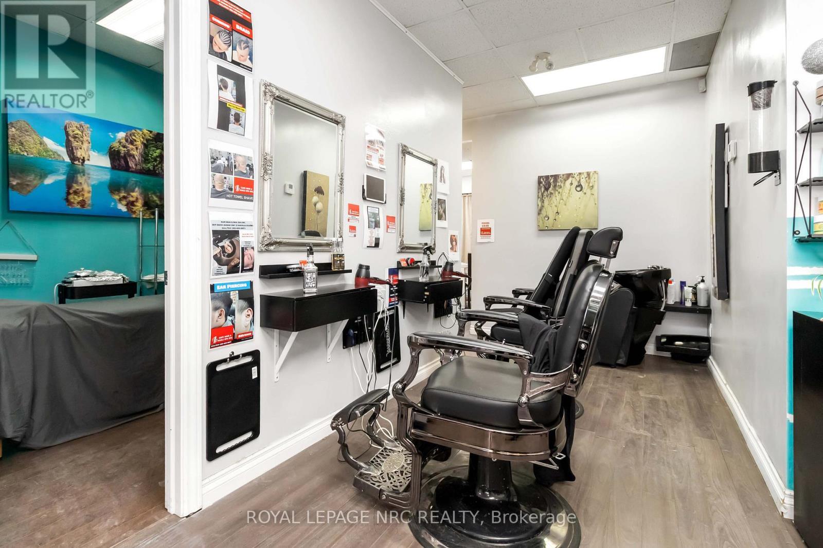 












B - 207 CROSS STREET

,
Oakville (QE Queen Elizabeth),




Ontario
L6J2W9

