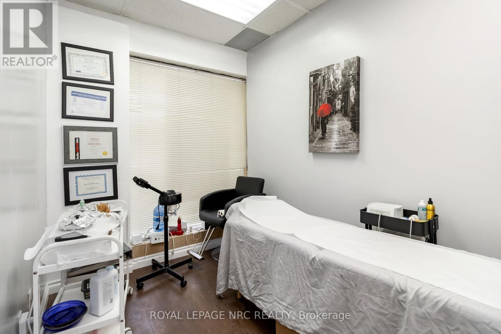 












B - 207 CROSS STREET

,
Oakville (QE Queen Elizabeth),




Ontario
L6J2W9

