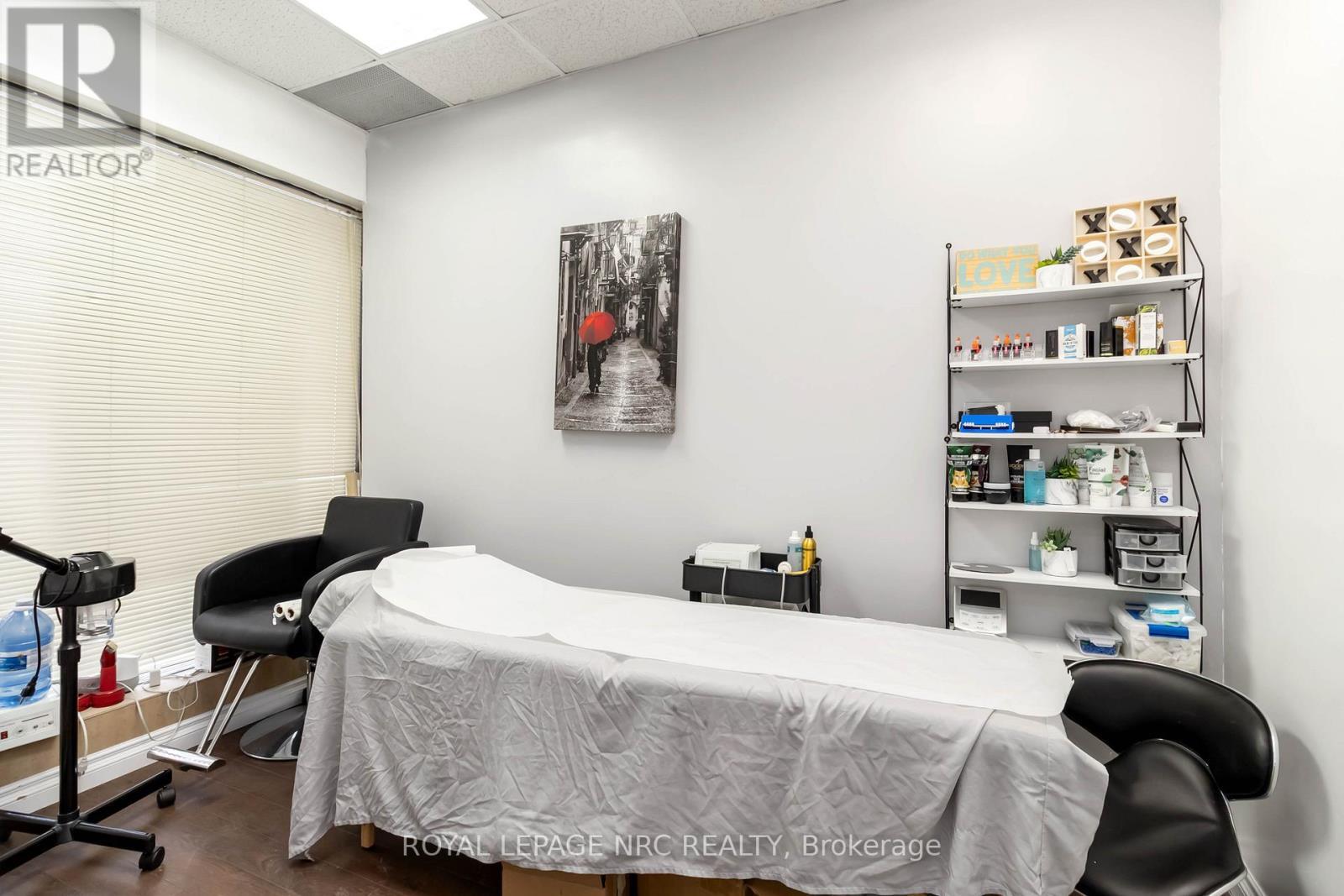 












B - 207 CROSS STREET

,
Oakville (QE Queen Elizabeth),




Ontario
L6J2W9

