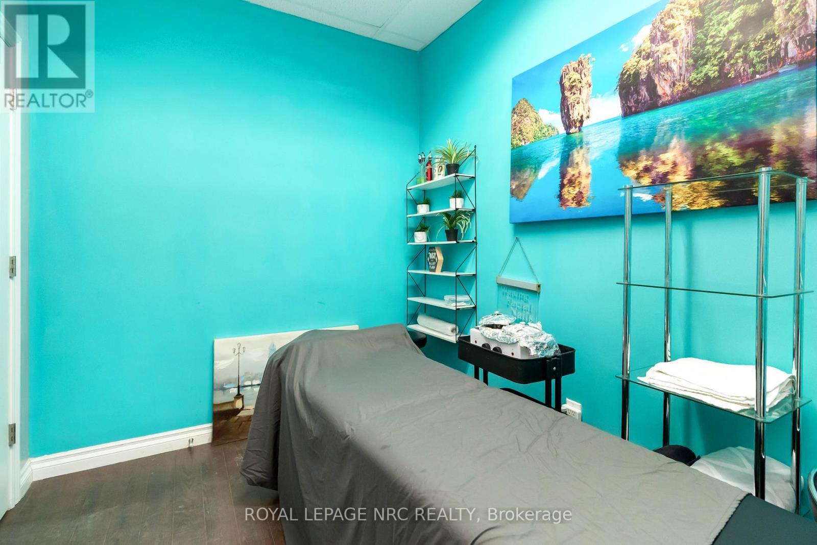 












B - 207 CROSS STREET

,
Oakville (QE Queen Elizabeth),




Ontario
L6J2W9

