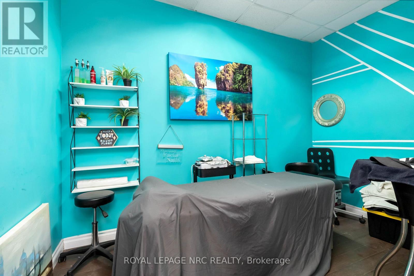 












B - 207 CROSS STREET

,
Oakville (QE Queen Elizabeth),




Ontario
L6J2W9

