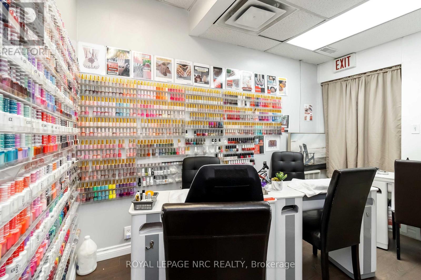 












B - 207 CROSS STREET

,
Oakville (QE Queen Elizabeth),




Ontario
L6J2W9

