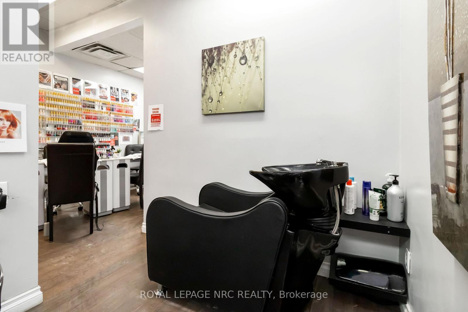 












B - 207 CROSS STREET

,
Oakville (QE Queen Elizabeth),




Ontario
L6J2W9

