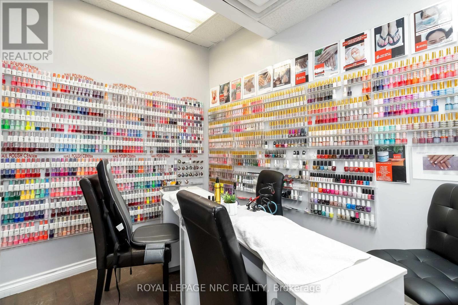 












B - 207 CROSS STREET

,
Oakville (QE Queen Elizabeth),




Ontario
L6J2W9

